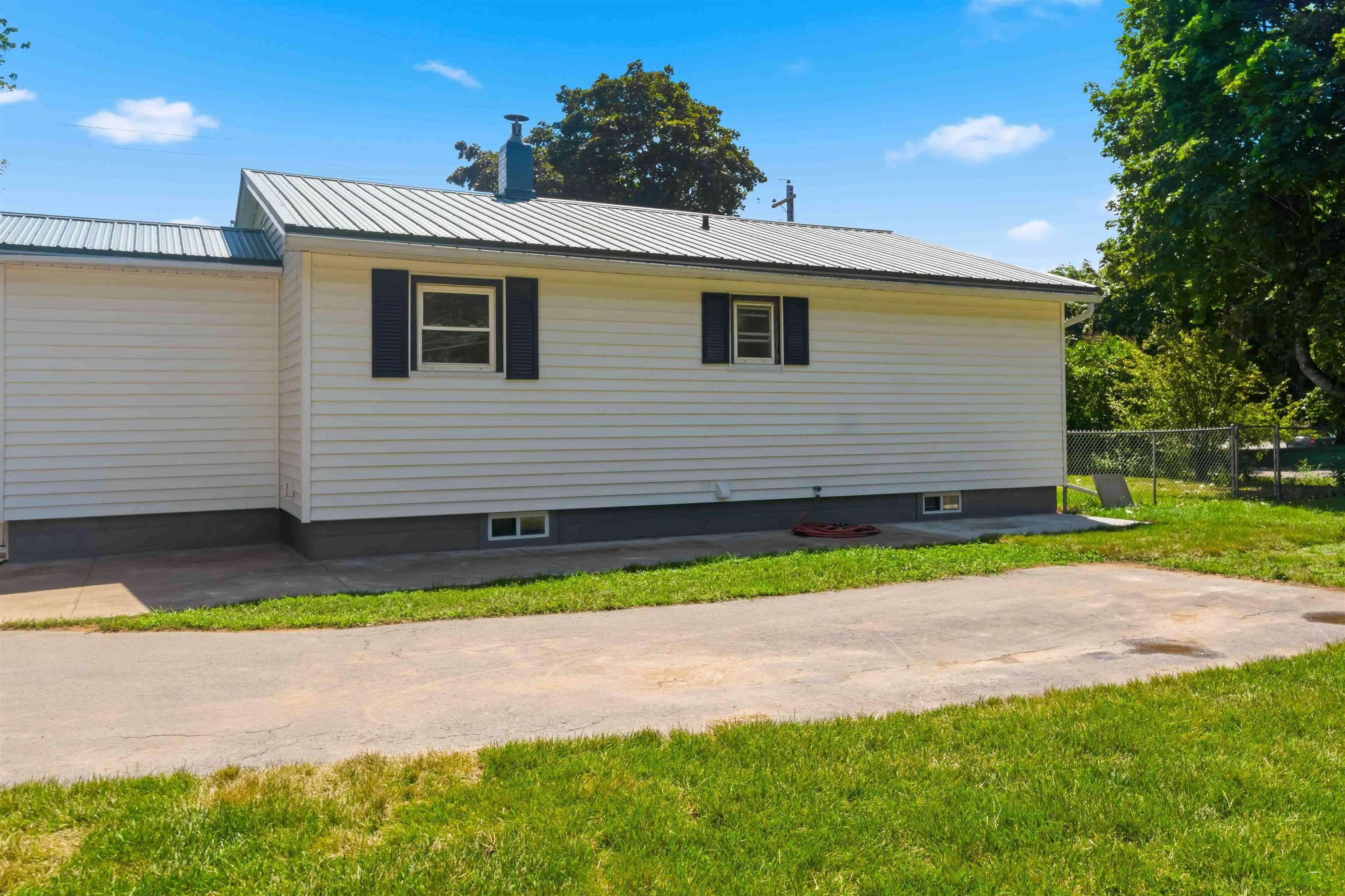 $339,900.00: 15071 Highway 1, Wilmot