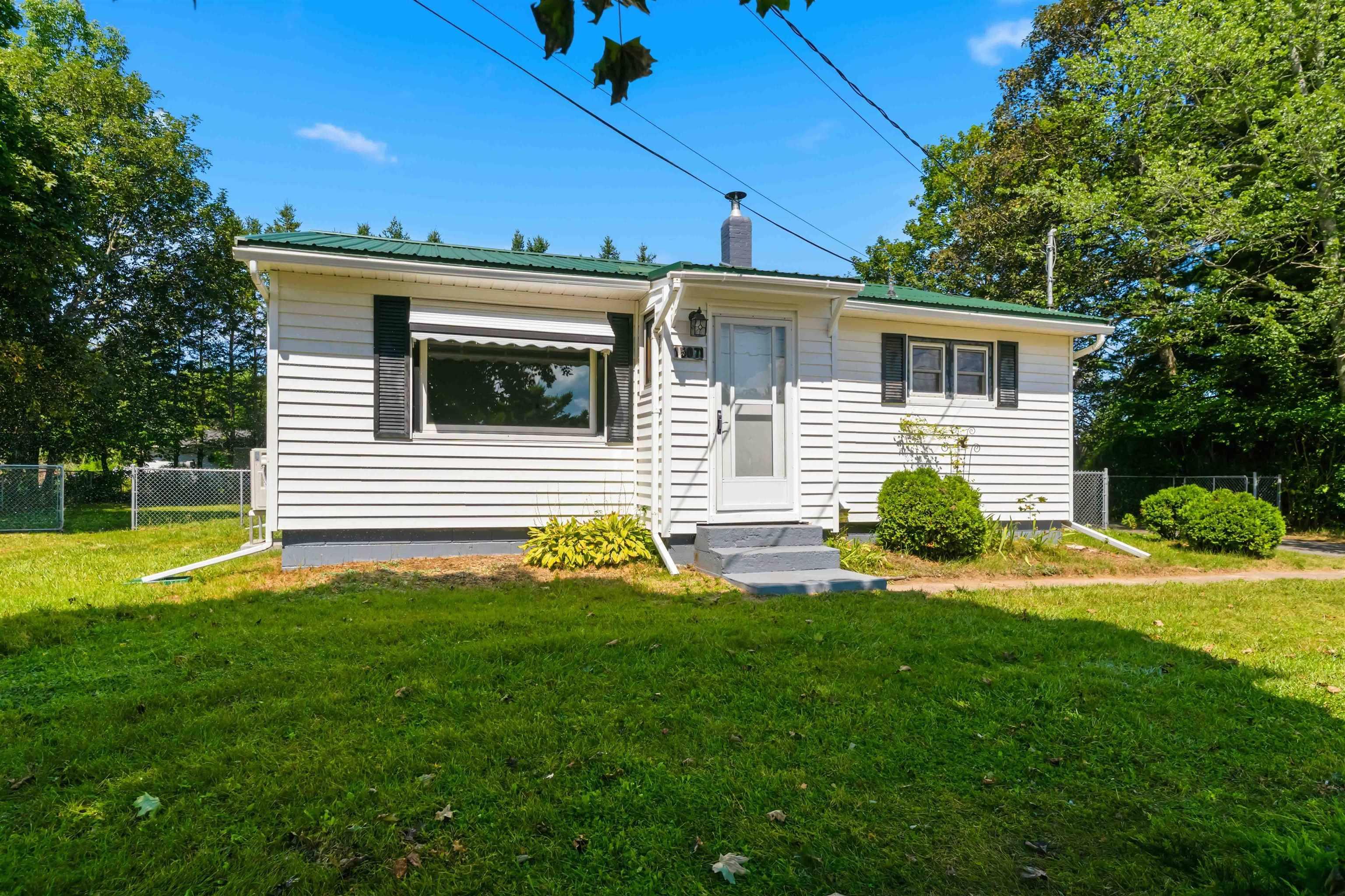 $339,900.00: 15071 Highway 1, Wilmot