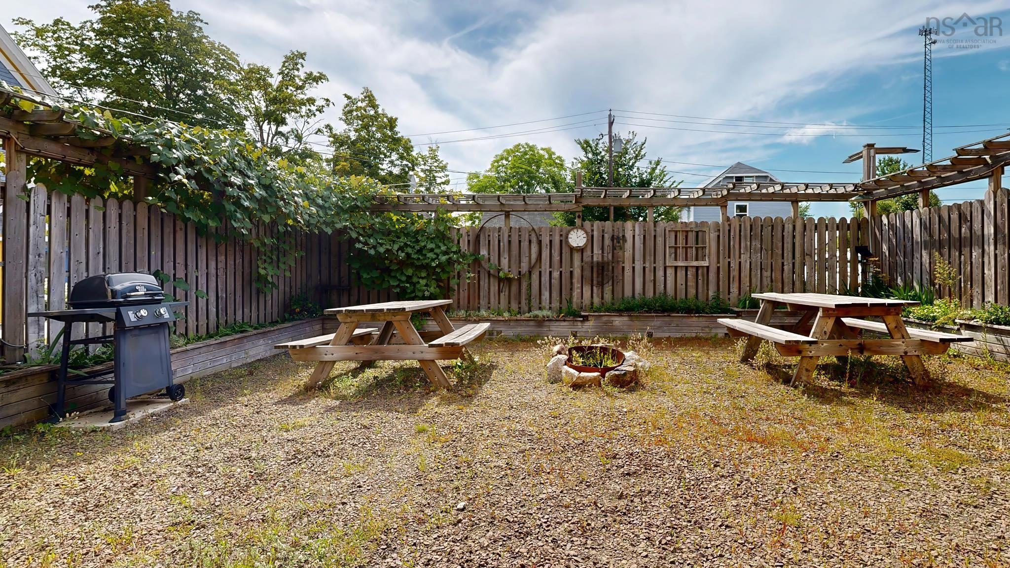 $1,425,000.00: 469 Main St Street, Lawrencetown