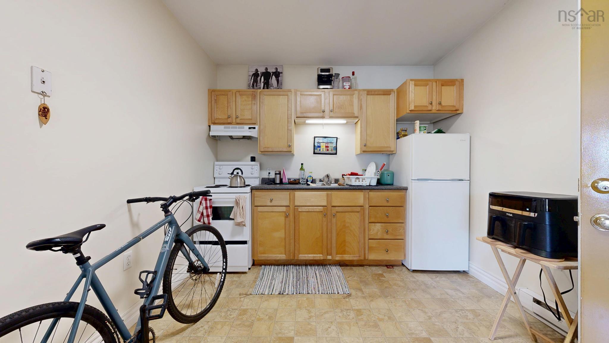 $1,425,000.00: 469 Main St Street, Lawrencetown