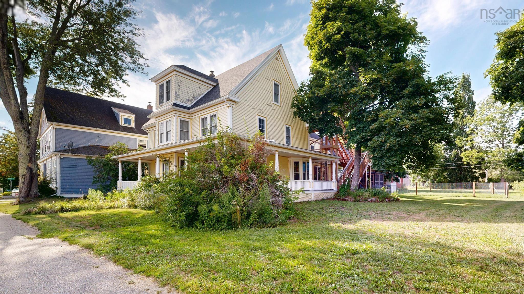 $1,425,000.00: 469 Main St Street, Lawrencetown
