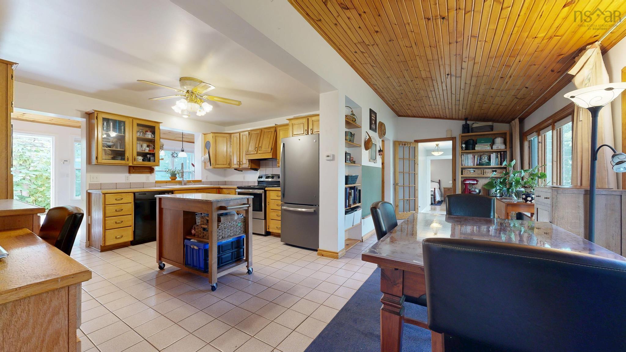$1,425,000.00: 469 Main St Street, Lawrencetown