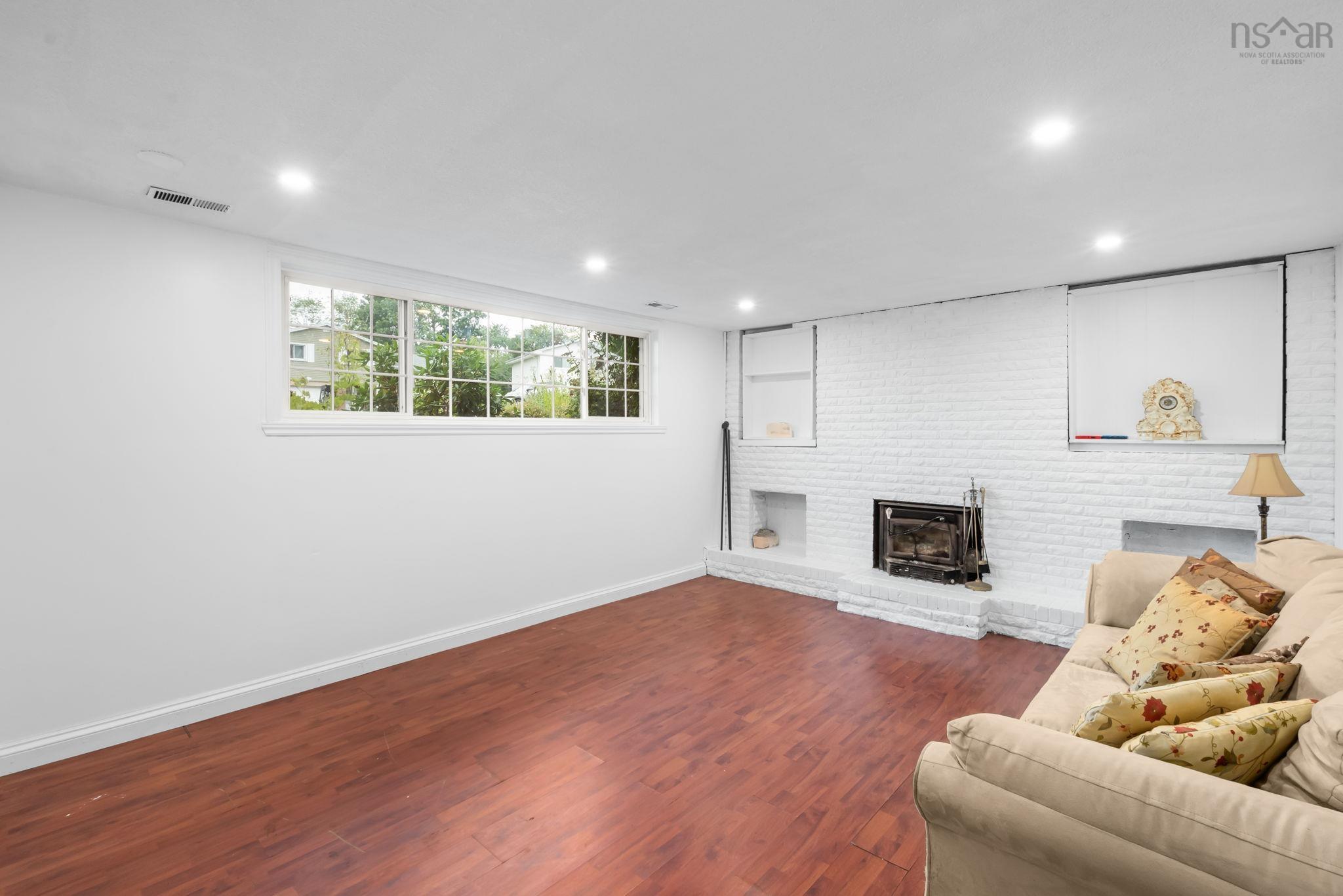 $599,900.00: 42 Spring Avenue Avenue, Dartmouth
