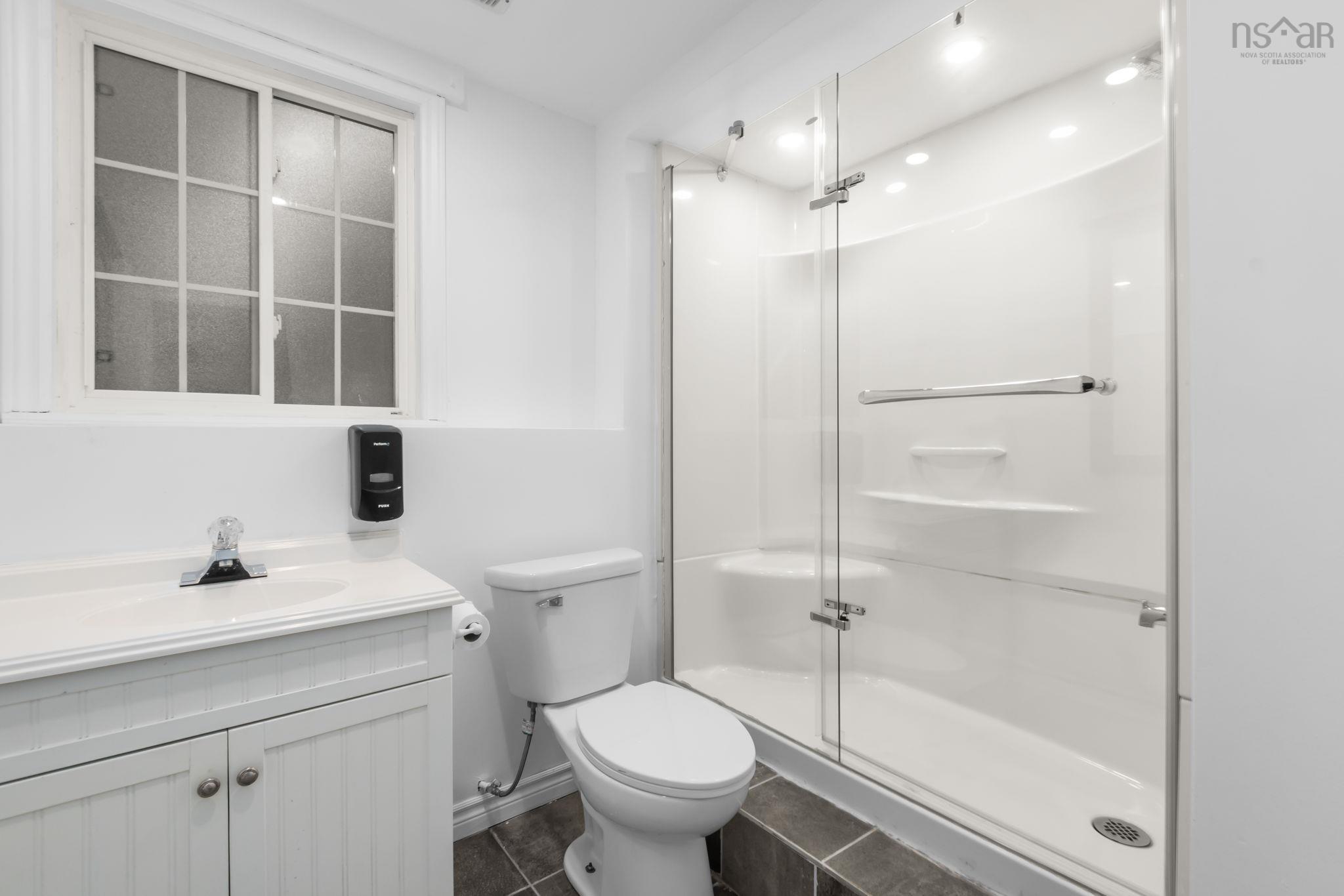 $599,900.00: 42 Spring Avenue Avenue, Dartmouth