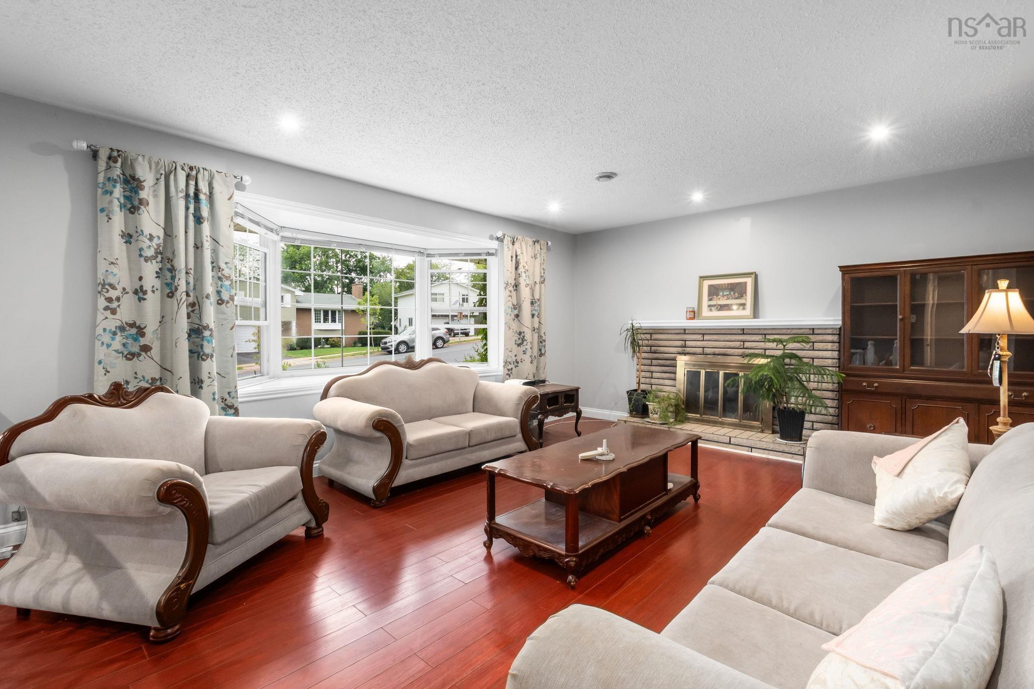 $599,900.00: 42 Spring Avenue Avenue, Dartmouth