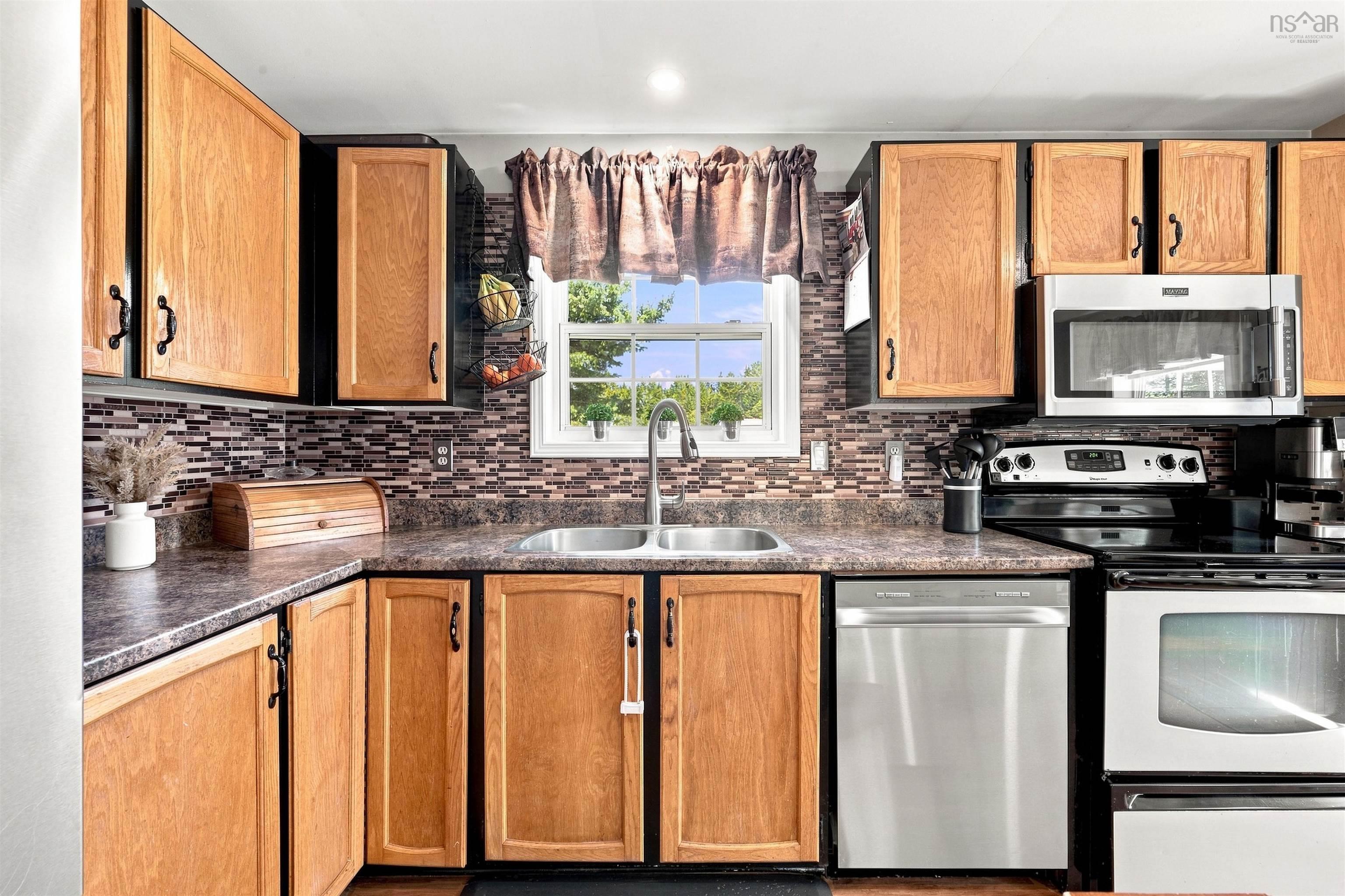 $749,900.00: 287 Highway 1, Mount Uniacke
