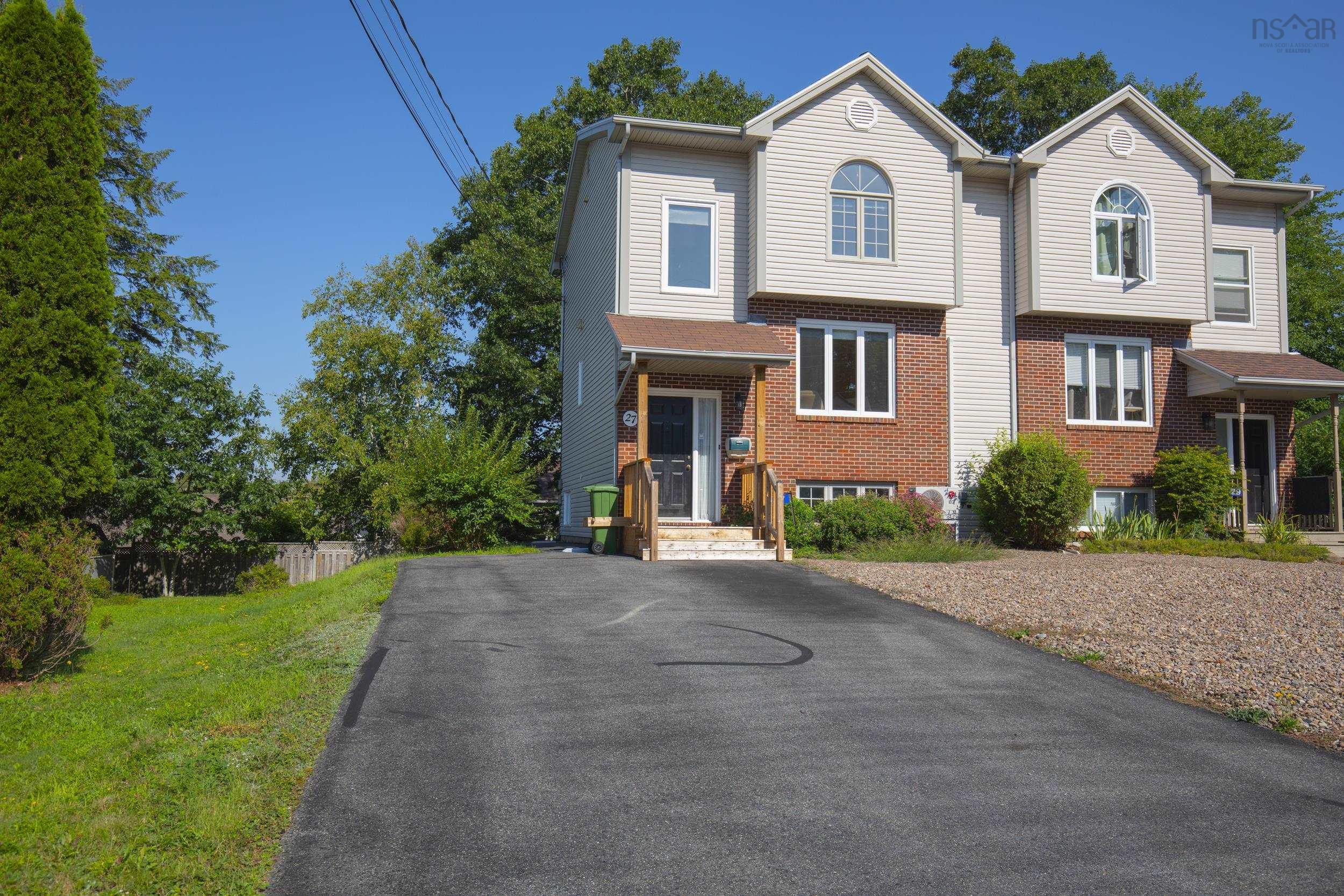 $349,900.00: 27 Willowbend Court, Bridgewater