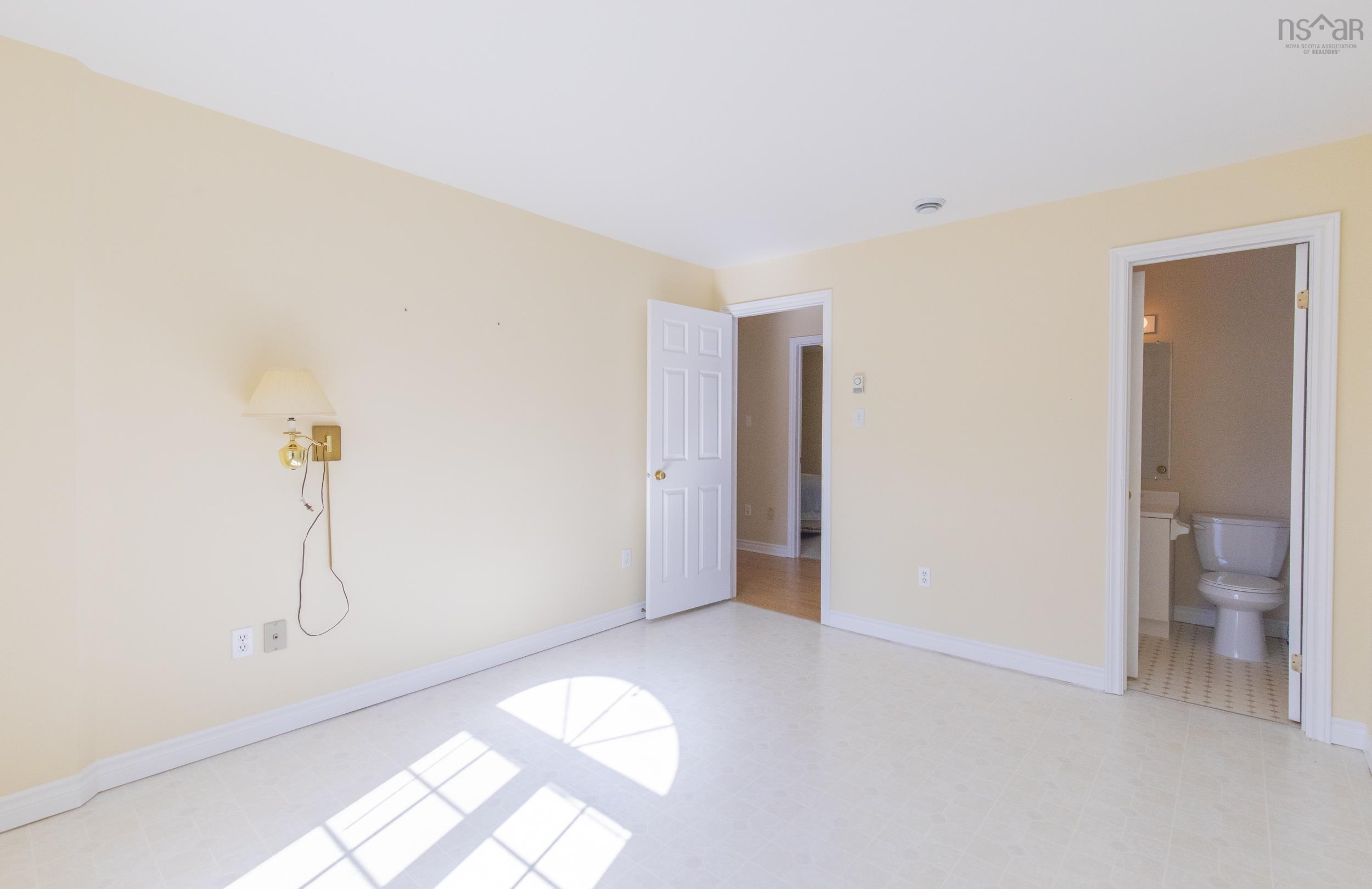 $349,900.00: 27 Willowbend Court, Bridgewater