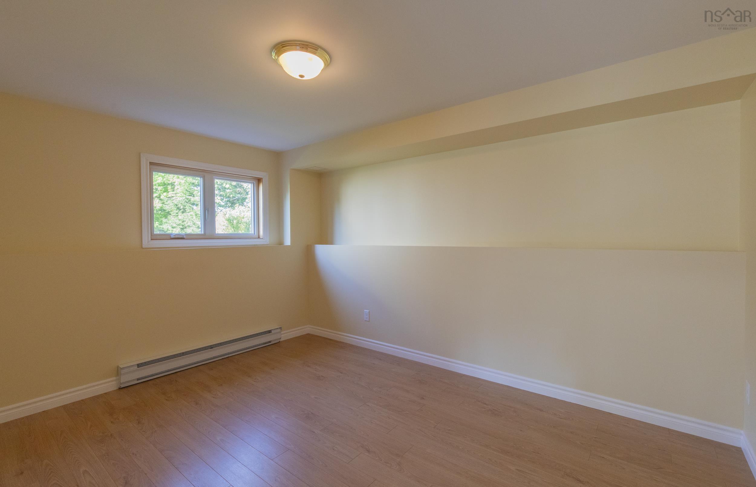 $349,900.00: 27 Willowbend Court, Bridgewater