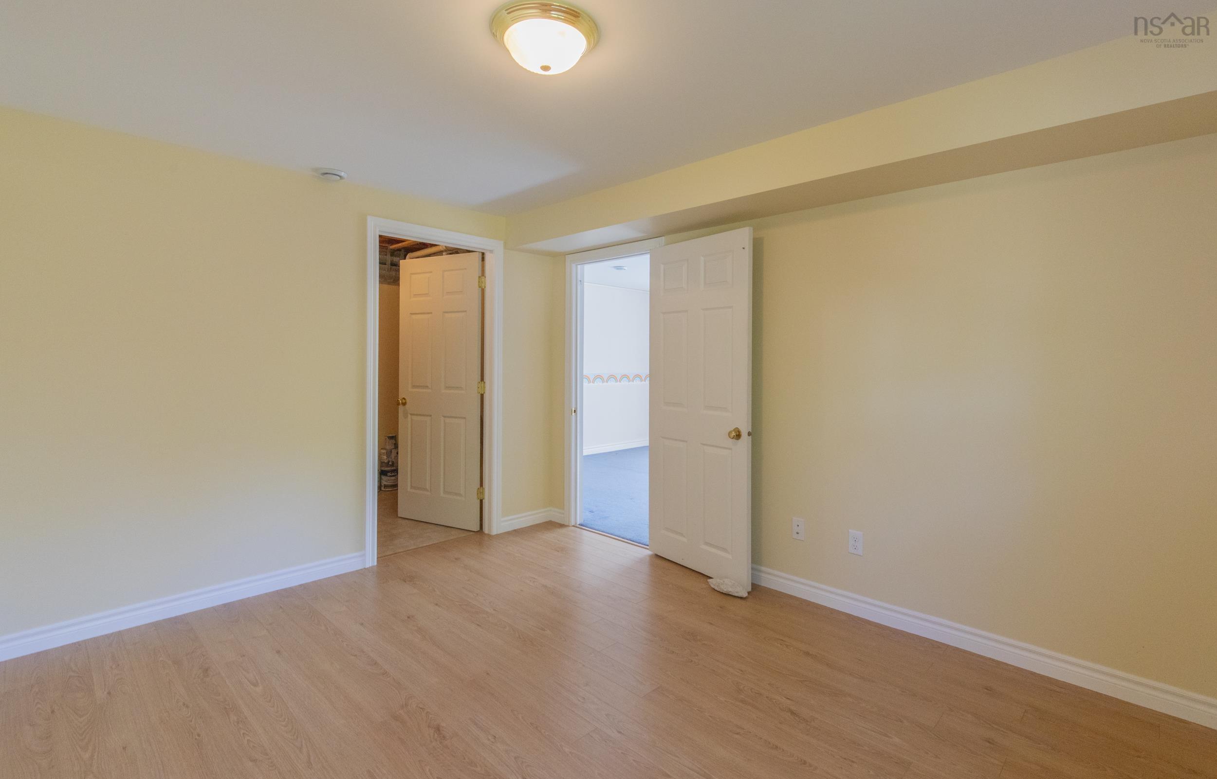 $349,900.00: 27 Willowbend Court, Bridgewater