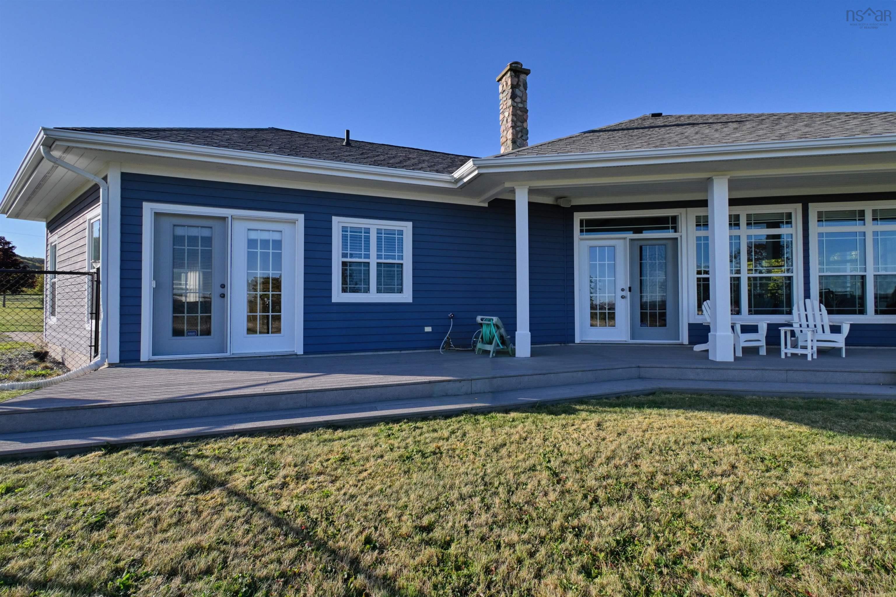 $1,000,000.00: 7914 East Bay Highway, Big Pond Centre