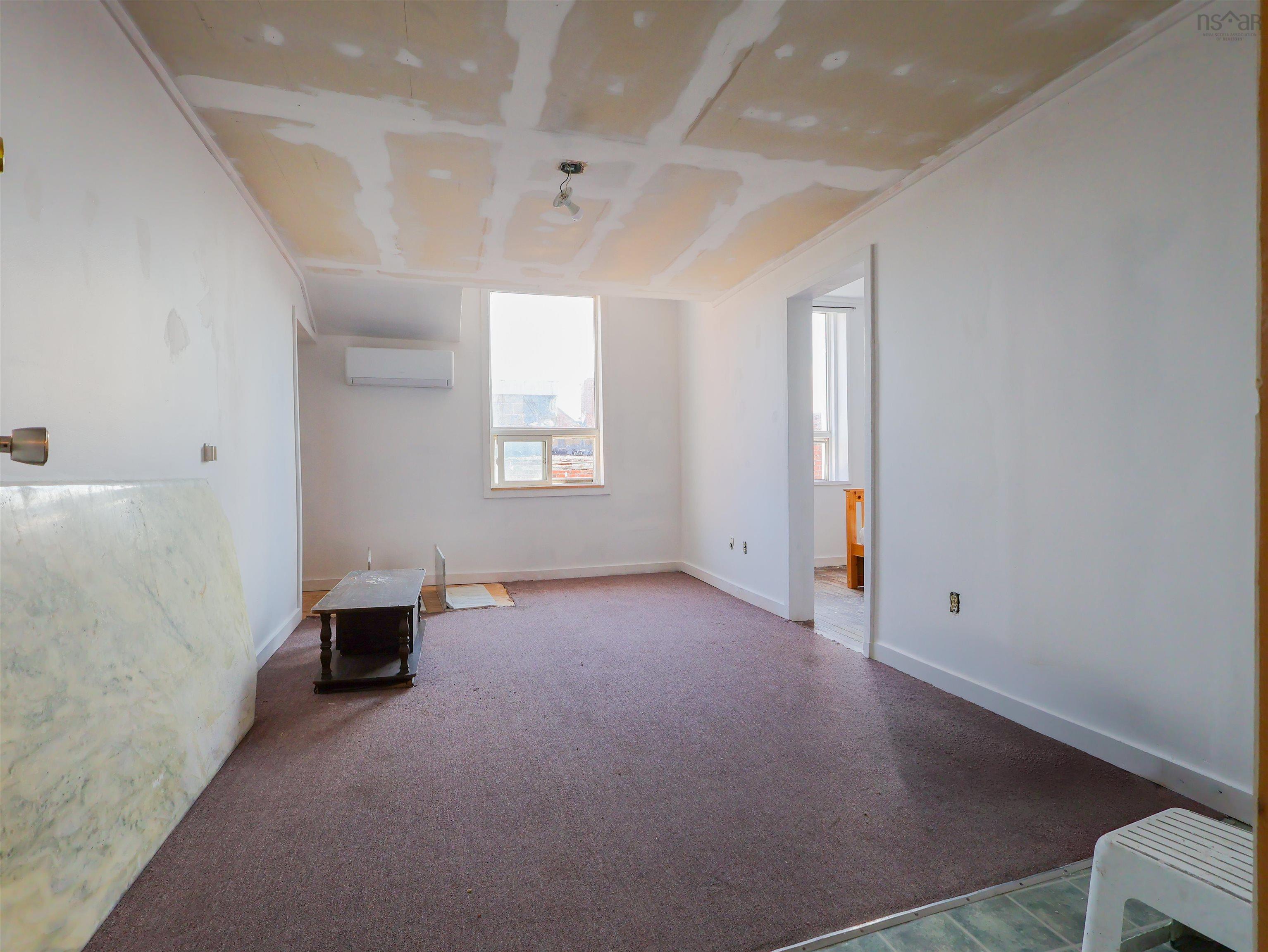 $240,000.00: 109 Victoria Street E, Amherst