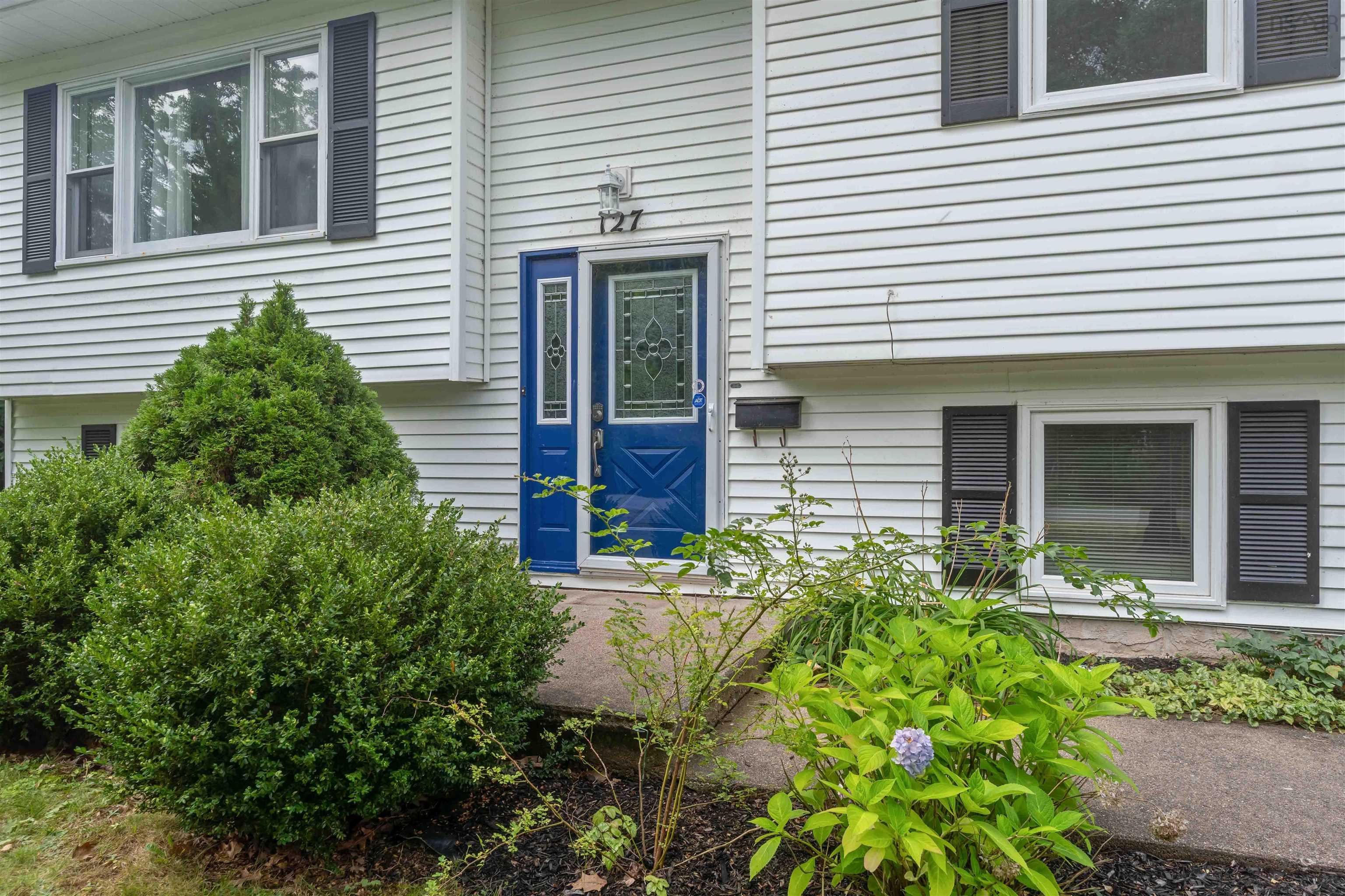 $489,000.00: 127 Willow Avenue, Meadowvale