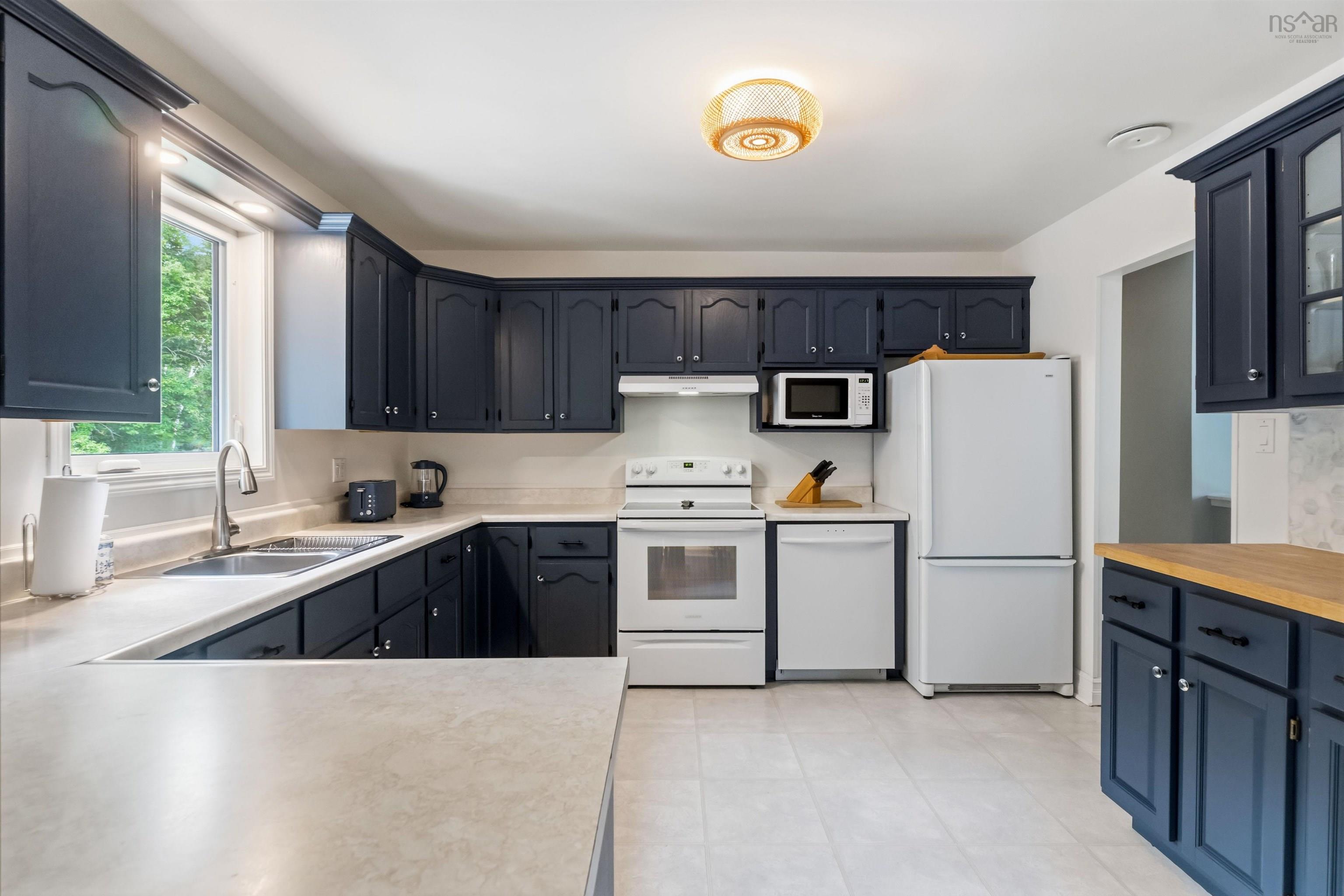 $489,000.00: 127 Willow Avenue, Meadowvale
