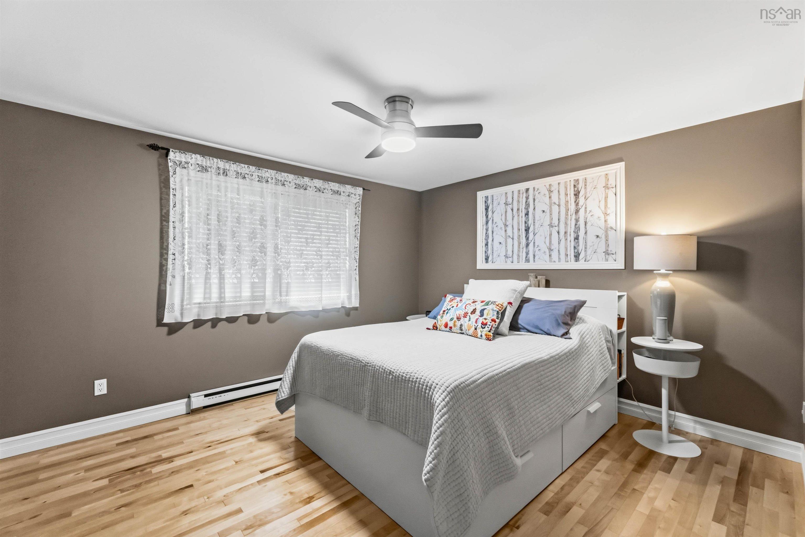 $489,000.00: 127 Willow Avenue, Meadowvale