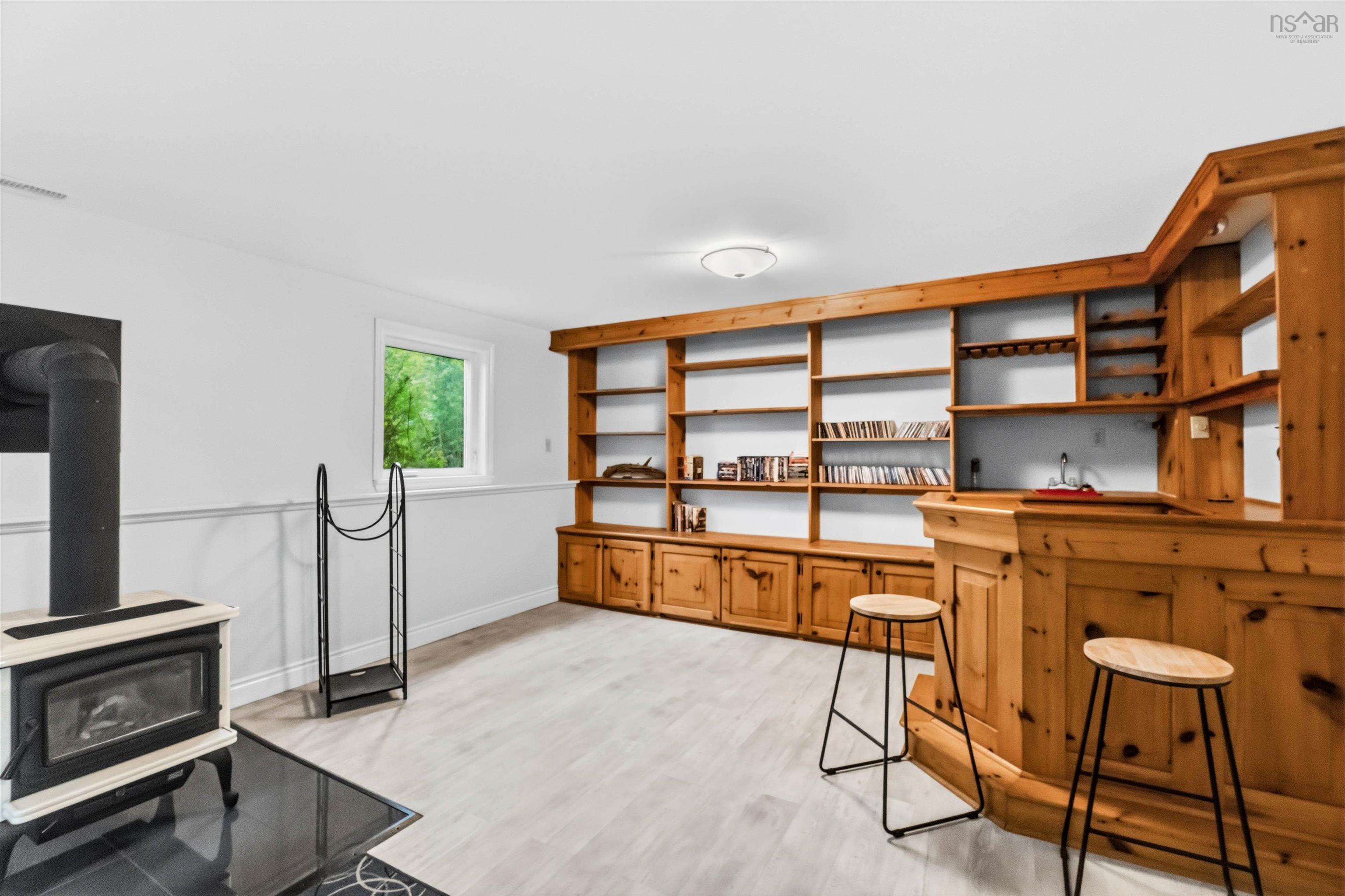 $489,000.00: 127 Willow Avenue, Meadowvale