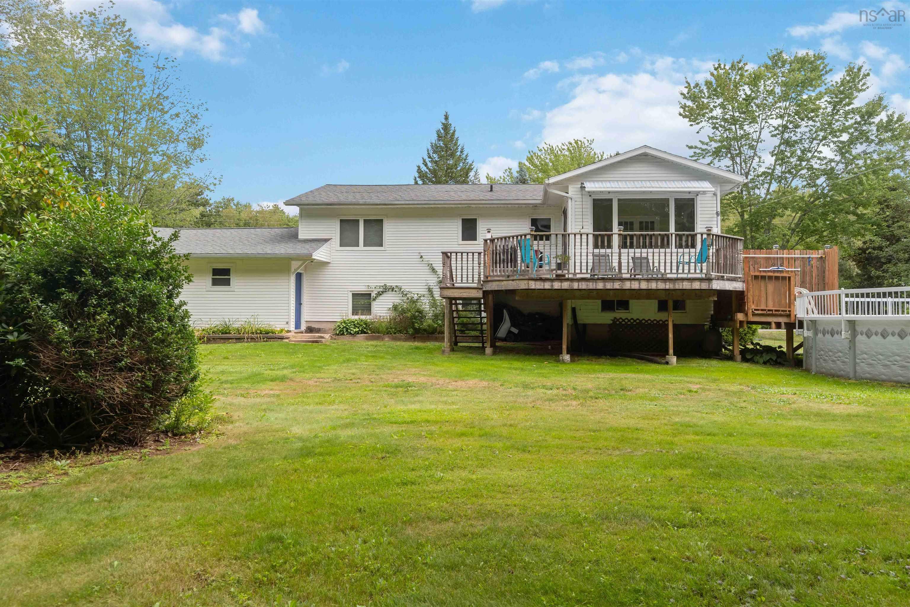 $489,000.00: 127 Willow Avenue, Meadowvale
