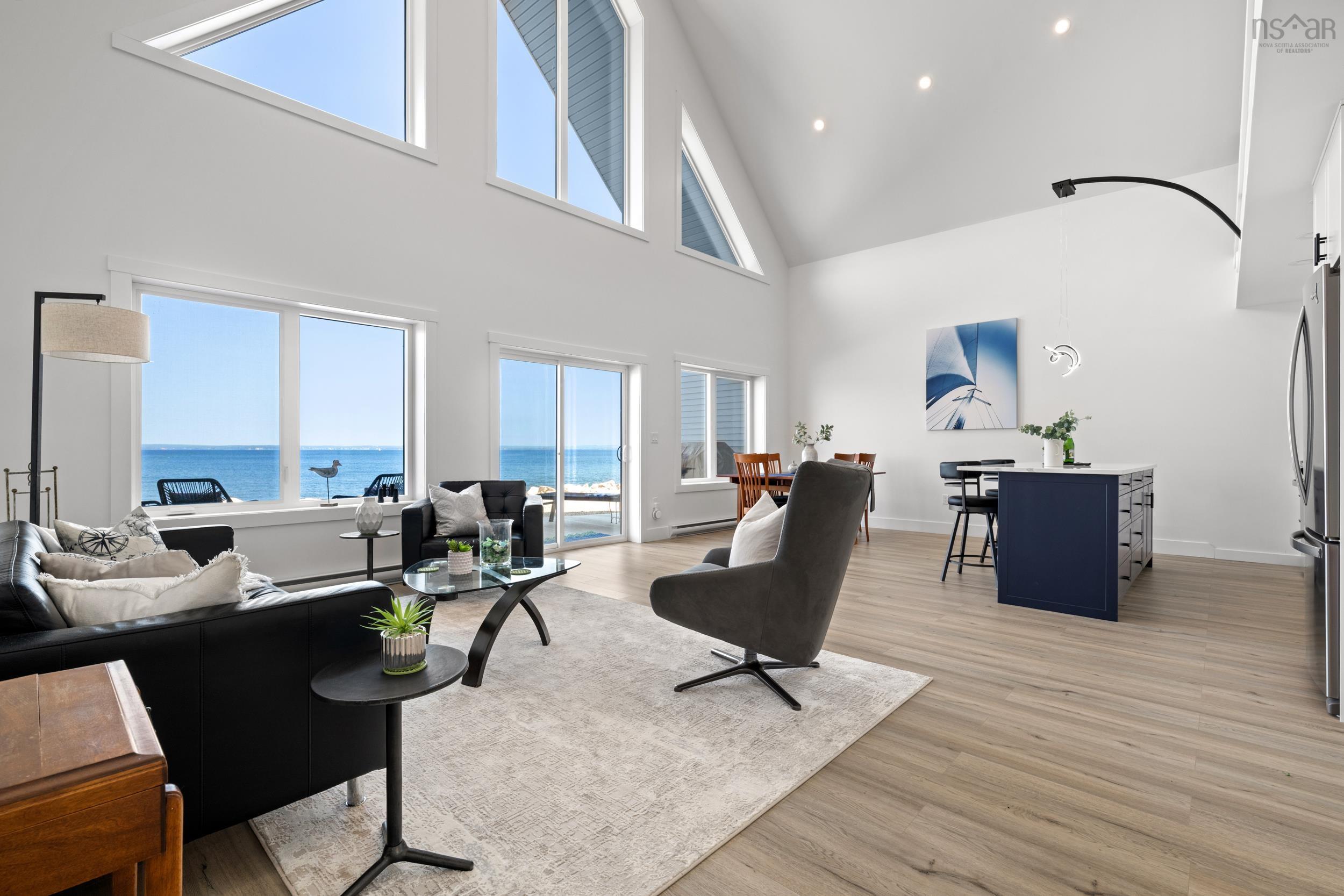 $699,900.00: 16 Compass Cove Court, Fox Point