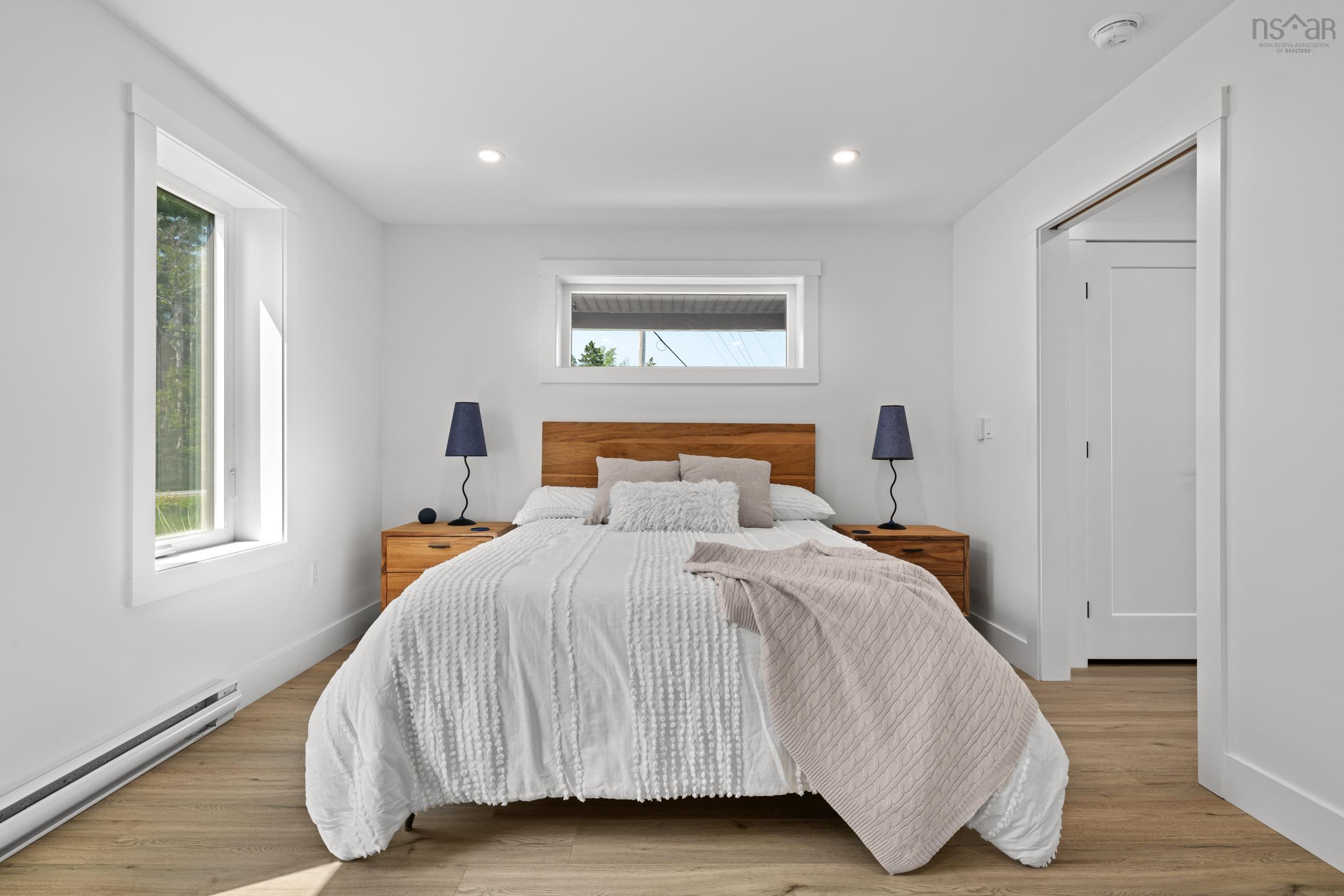 $699,900.00: 16 Compass Cove Court, Fox Point