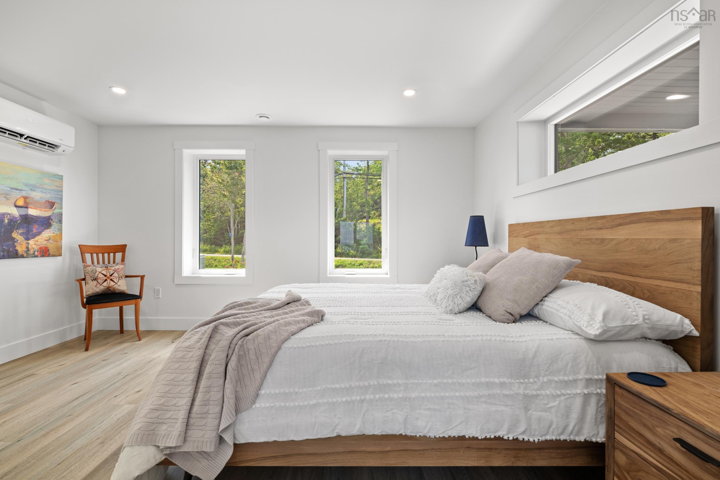 $699,900.00: 16 Compass Cove Court, Fox Point