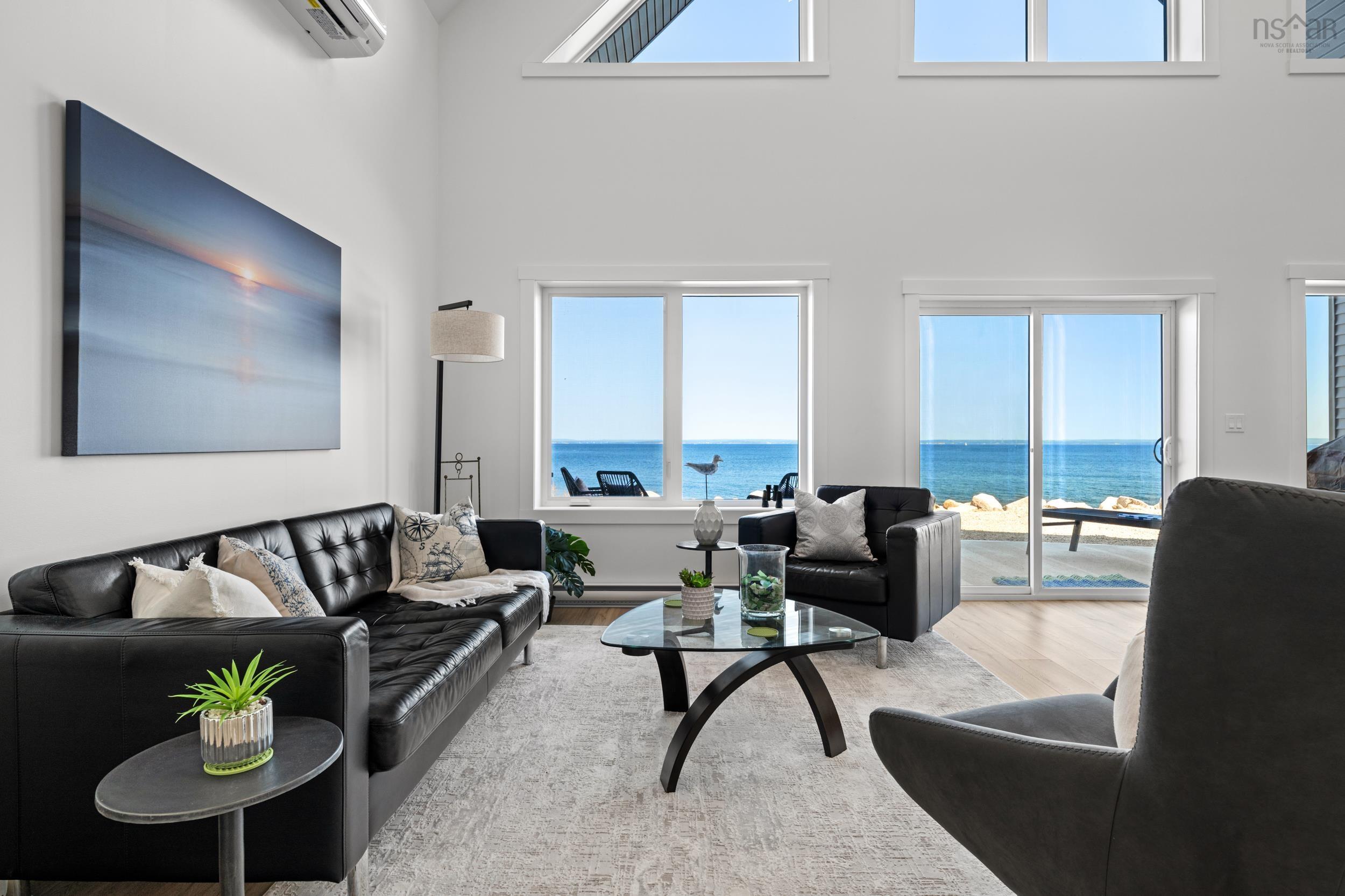 $699,900.00: 16 Compass Cove Court, Fox Point