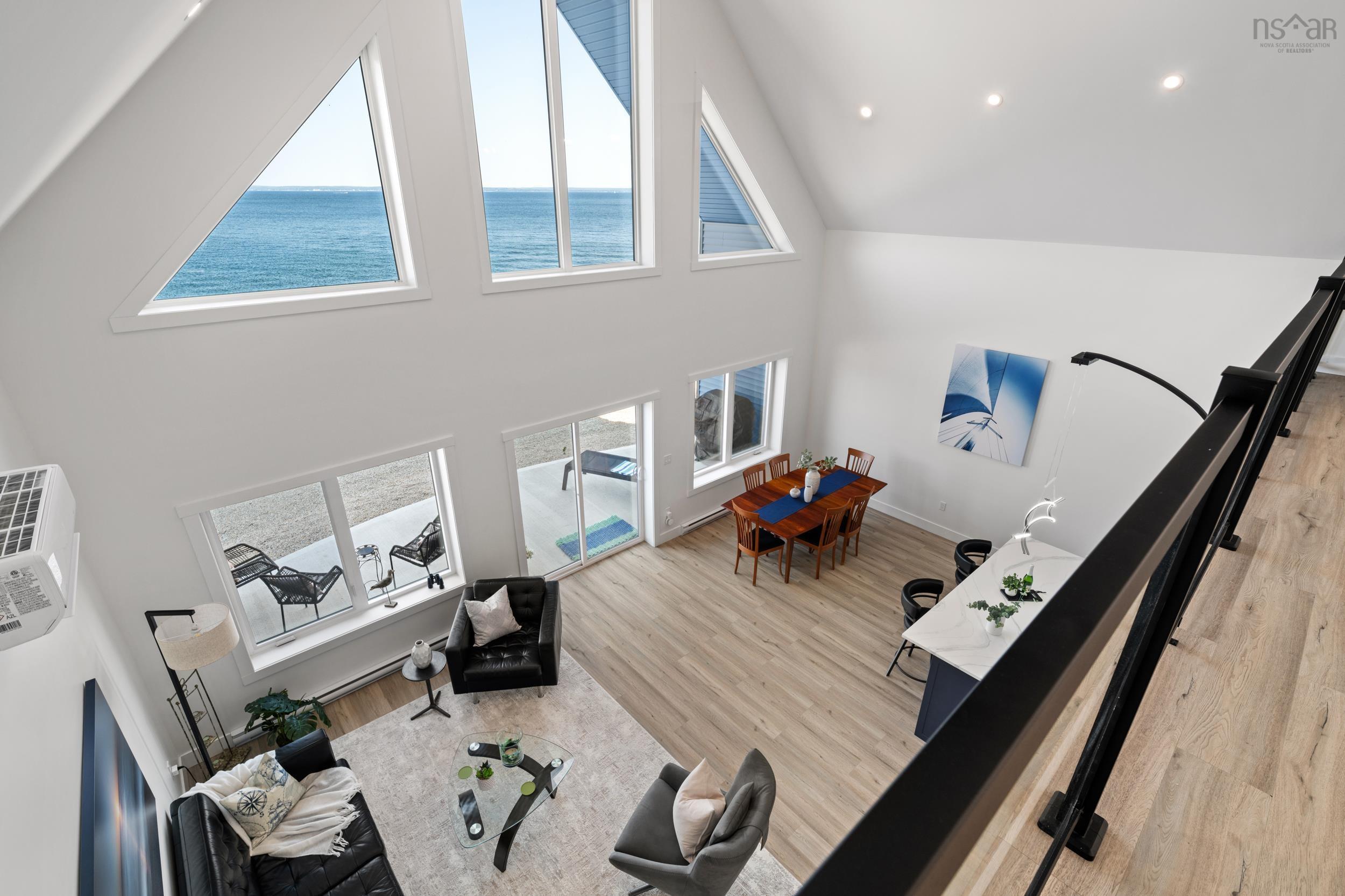 $699,900.00: 16 Compass Cove Court, Fox Point