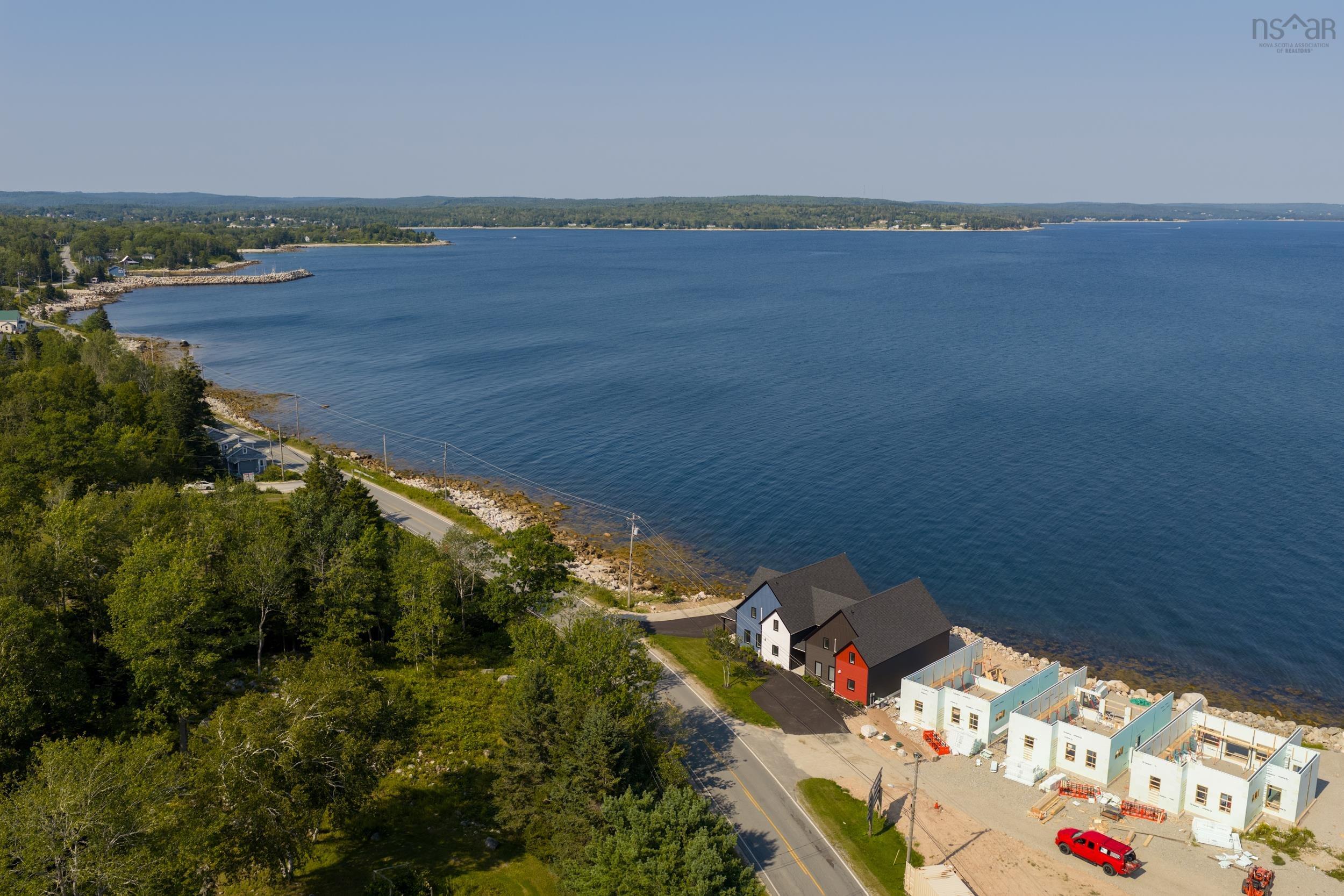 $699,900.00: 16 Compass Cove Court, Fox Point