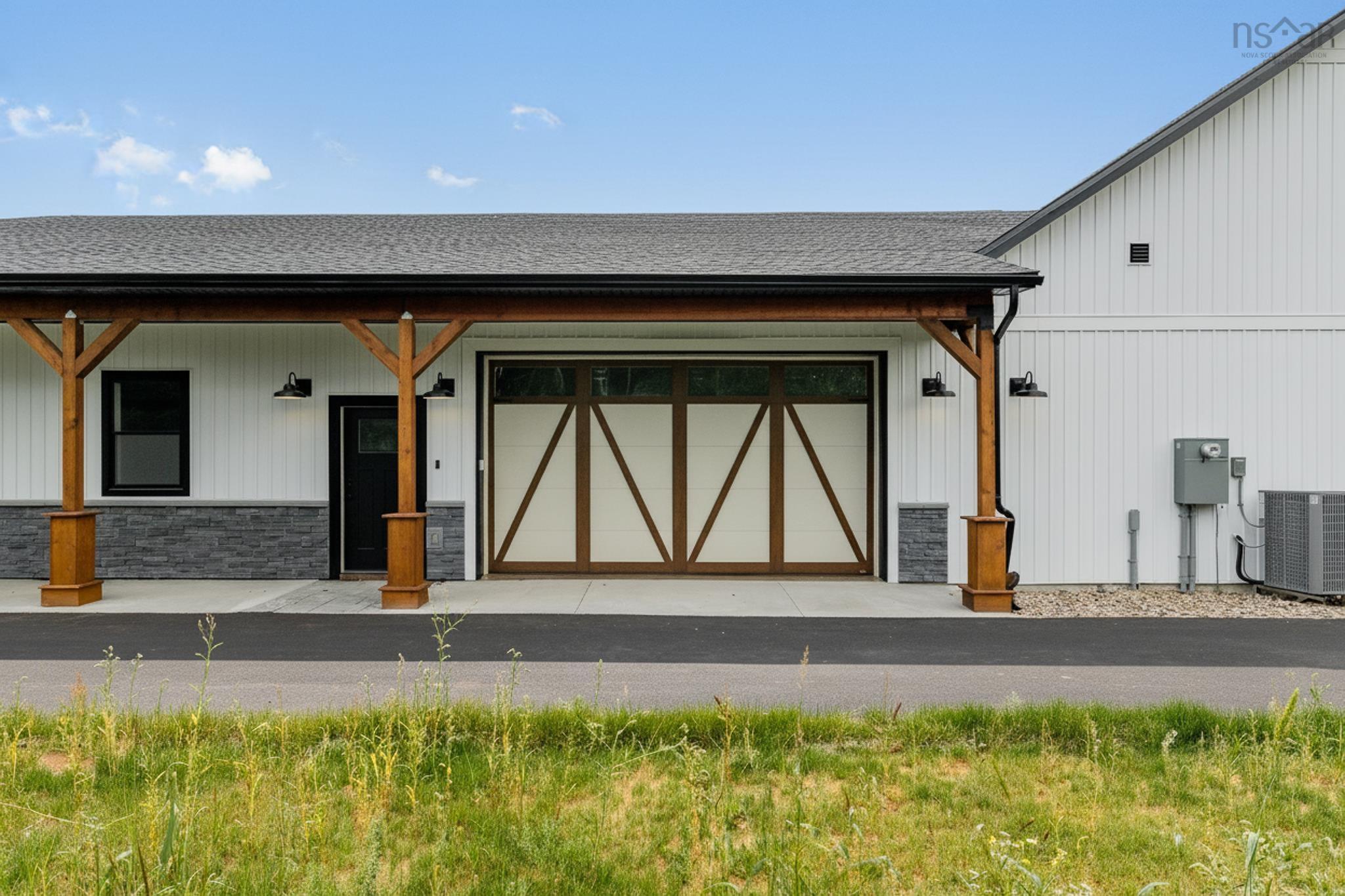 $1,099,000.00: 35 George Cyril Drive, Lawrencetown