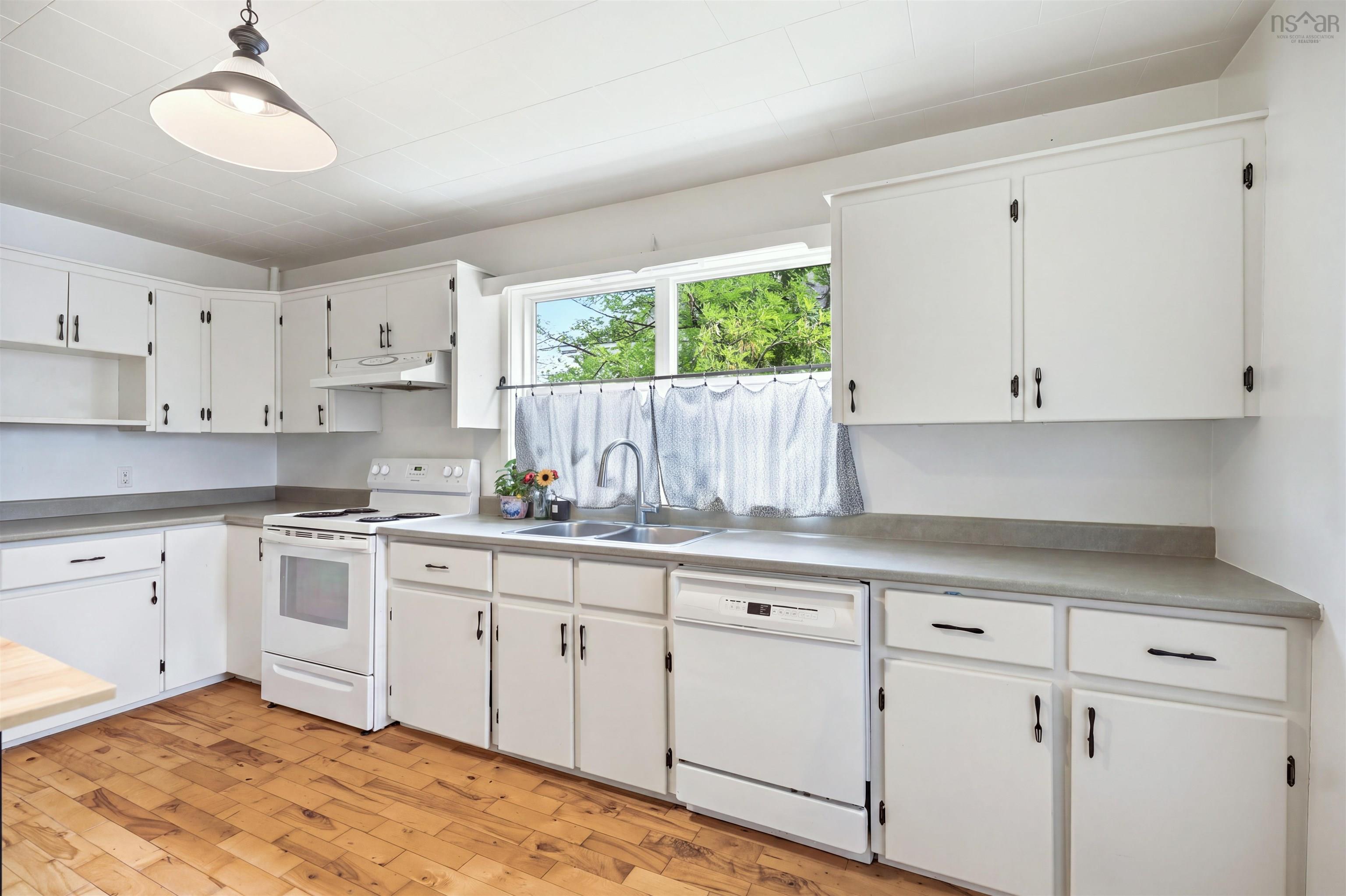 $495,000.00: 9 Cedar Street, Windsor