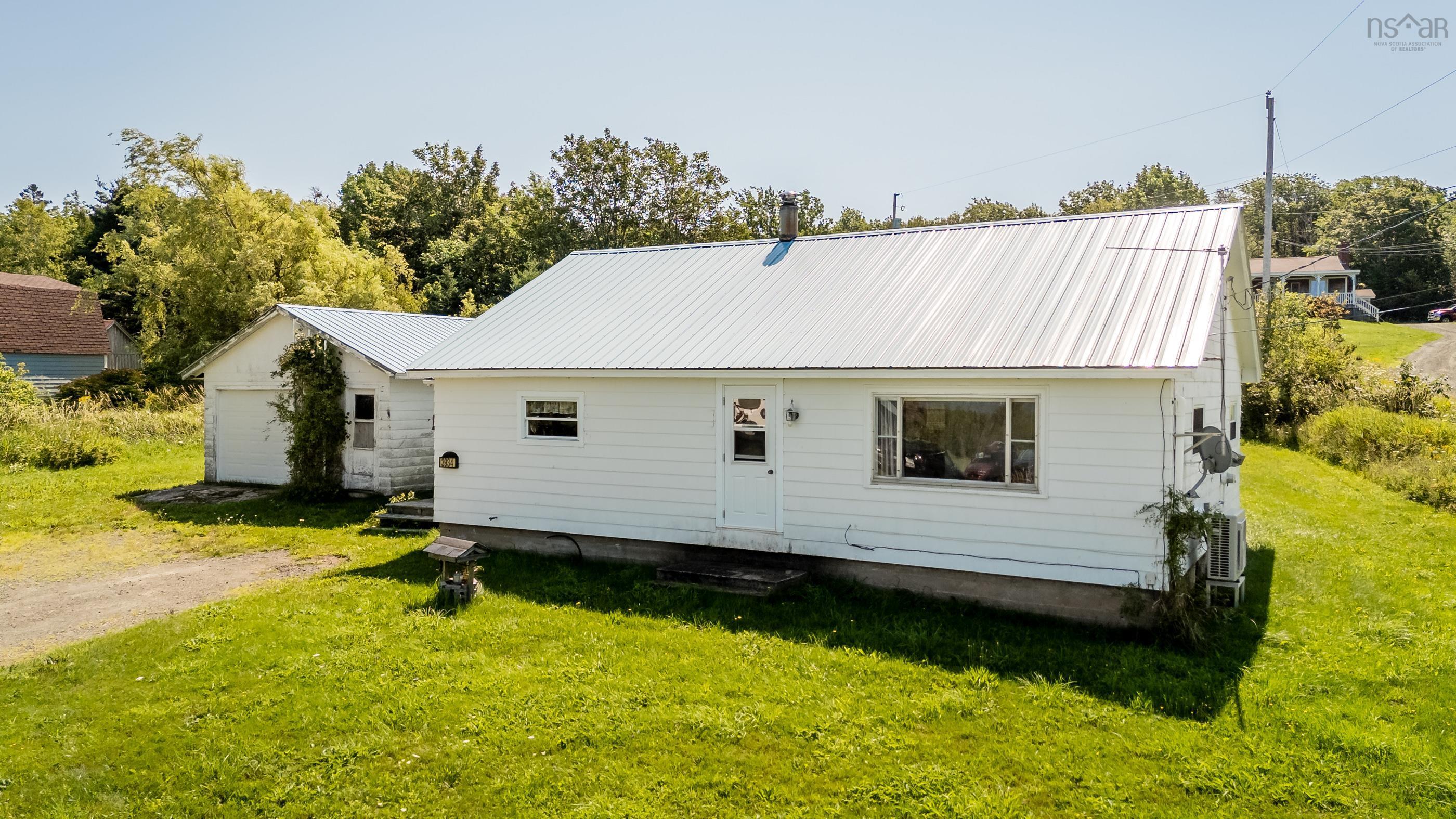 $198,500.00: 3934 Shore Road W, Hillsburn