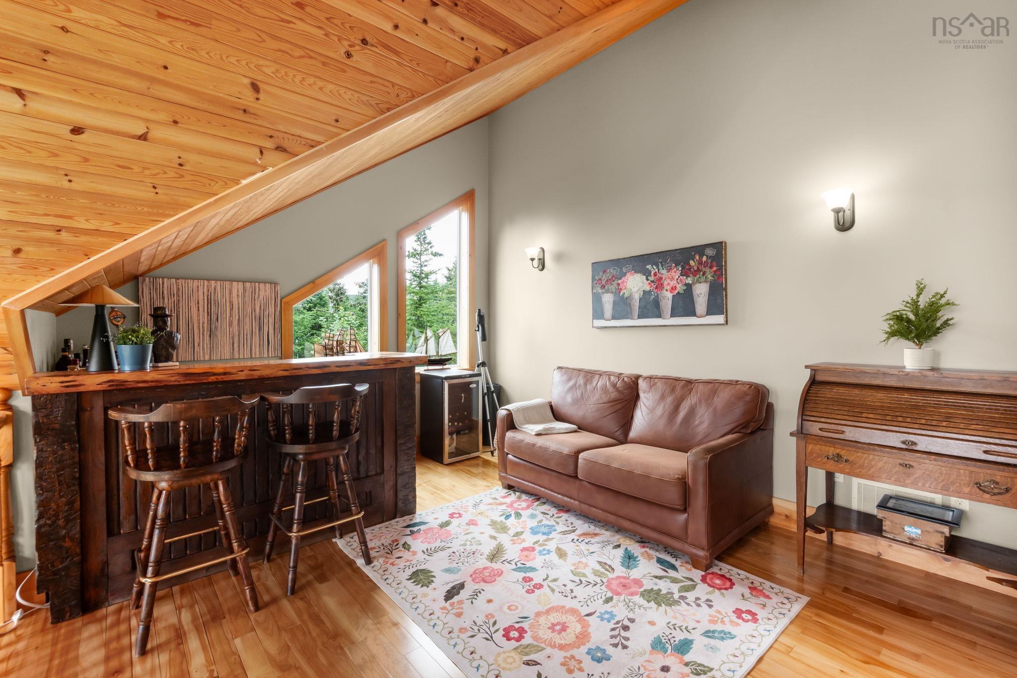 $850,000.00: 5 Evergreen Crescent, West Porters Lake