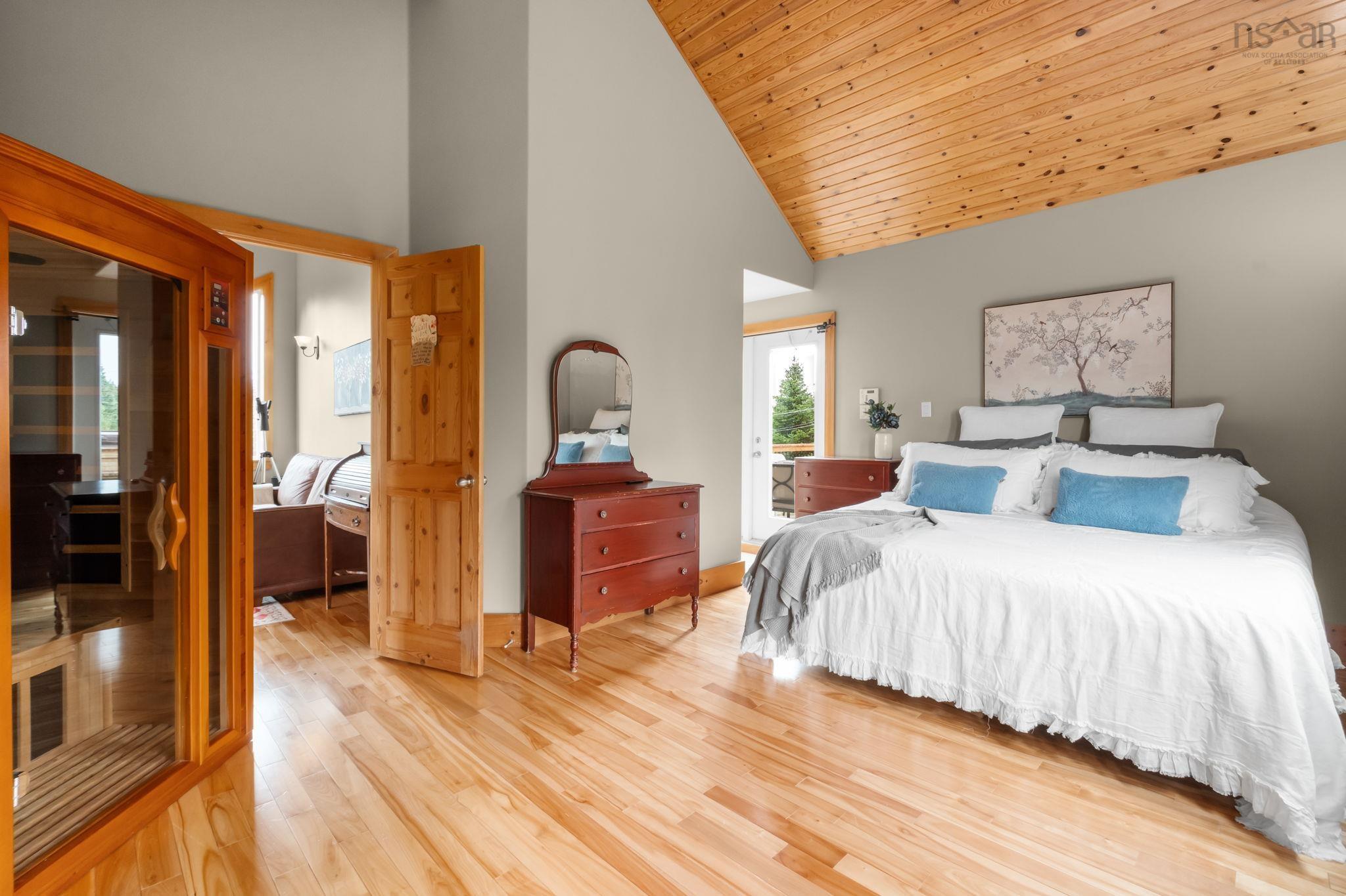 $850,000.00: 5 Evergreen Crescent, West Porters Lake