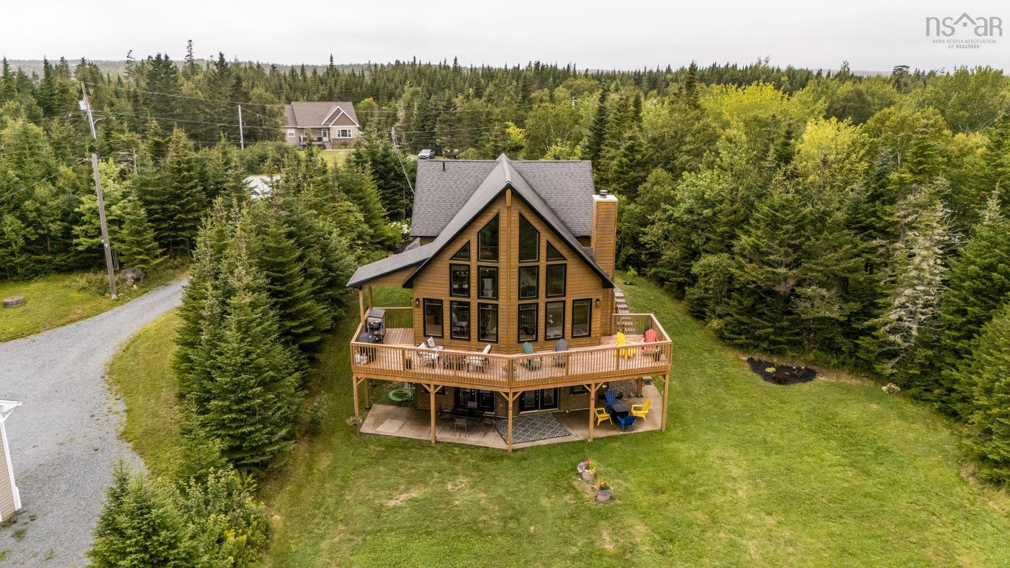 $850,000.00: 5 Evergreen Crescent, West Porters Lake