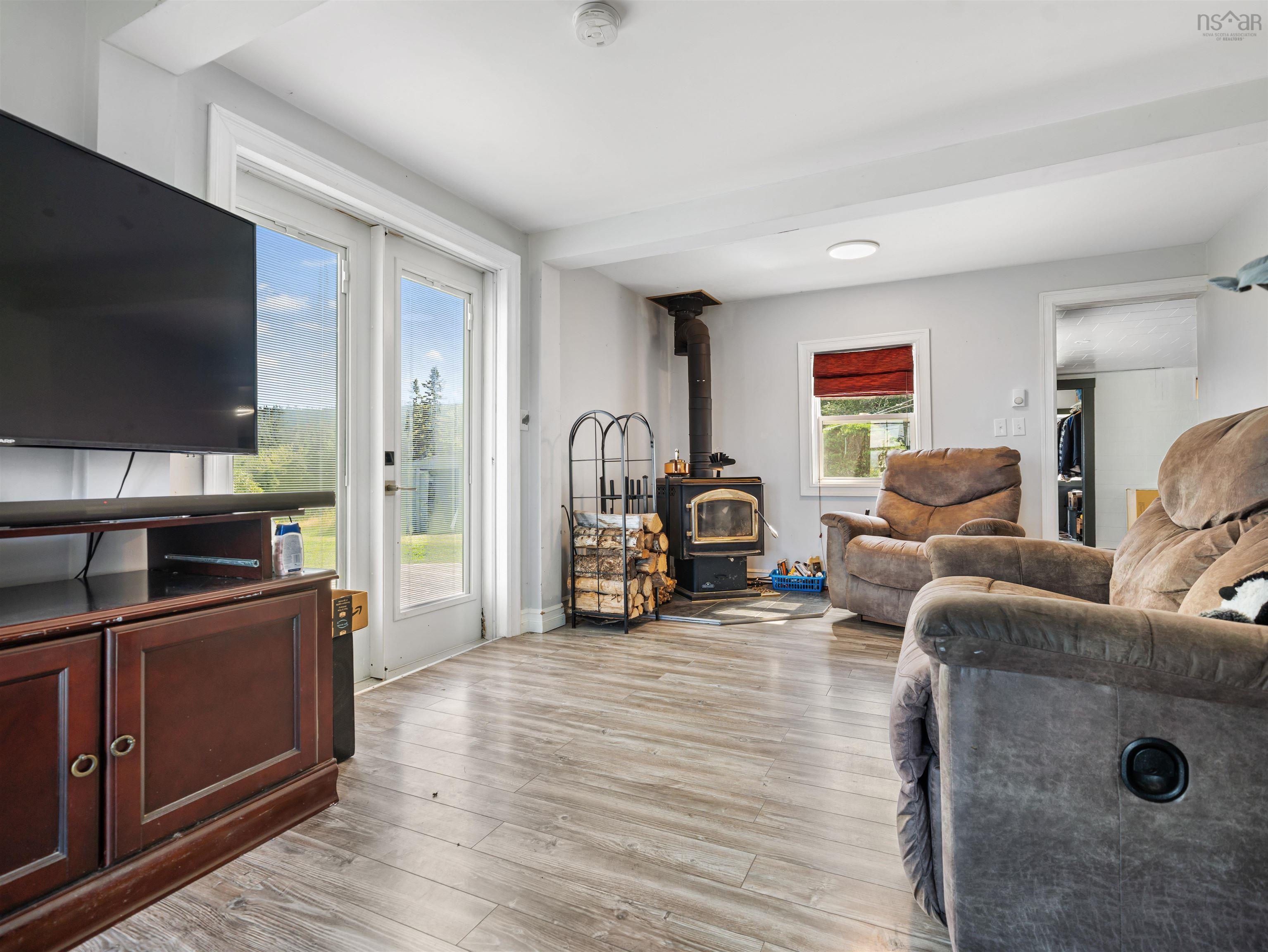 $316,400.00: 5863 Highway 16, Queensport