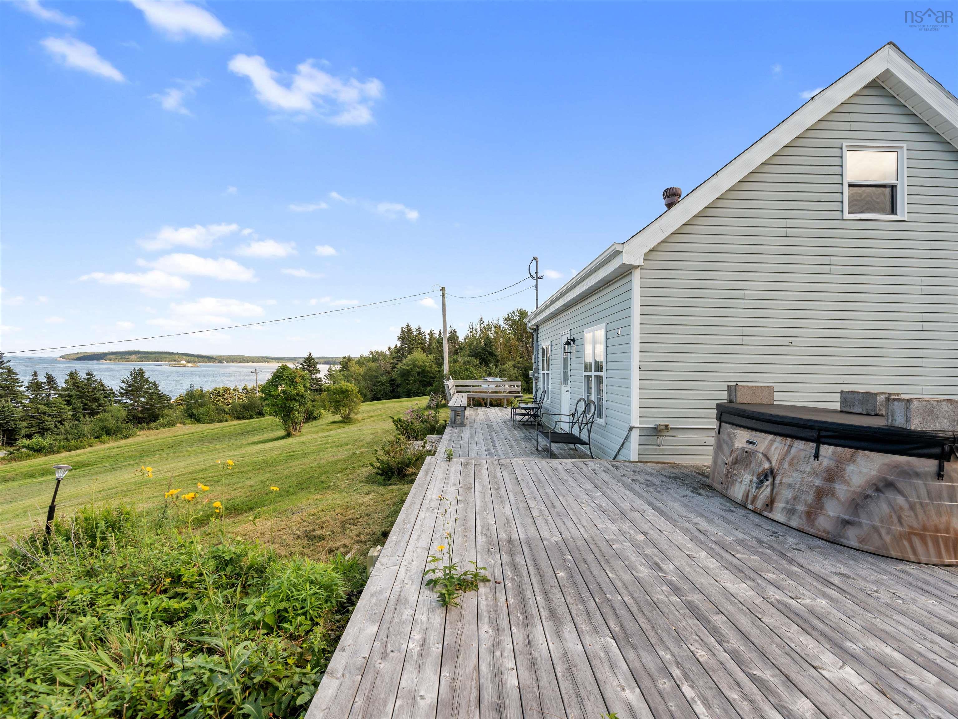 $316,400.00: 5863 Highway 16, Queensport