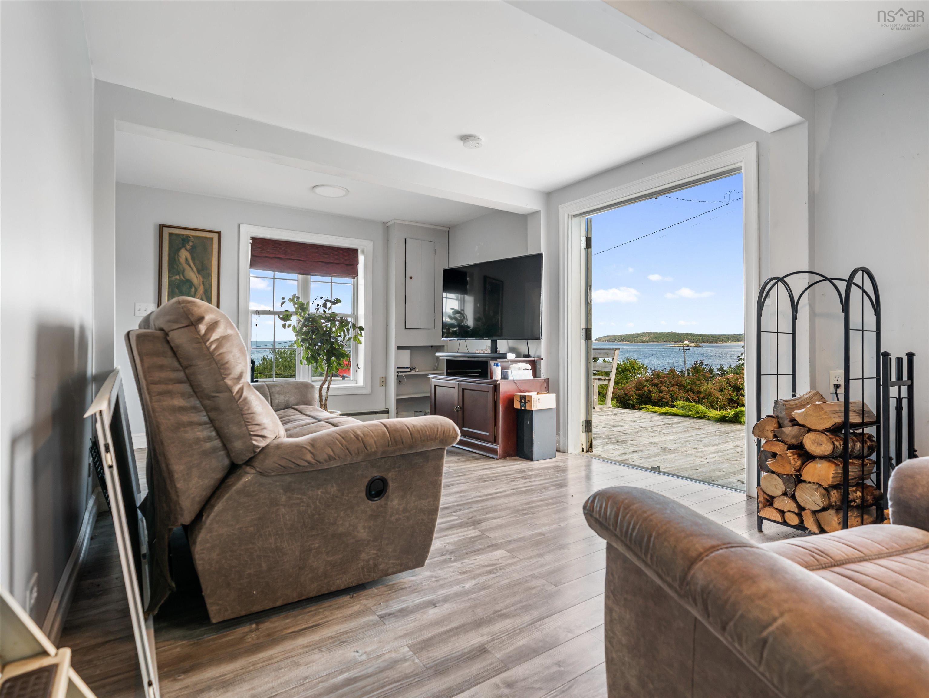 $316,400.00: 5863 Highway 16, Queensport