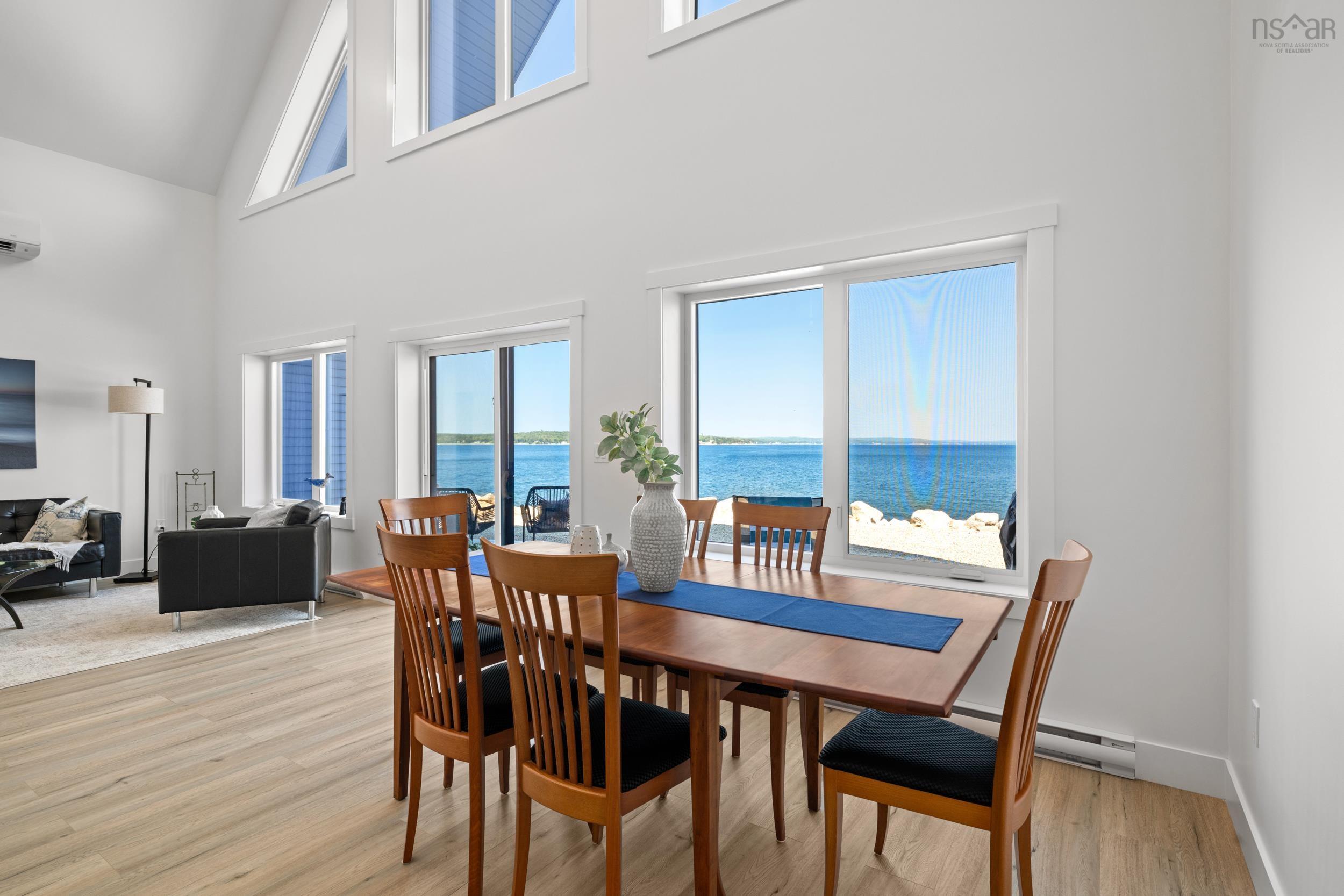 $724,900.00: 14 Compass Cove Court, Fox Point