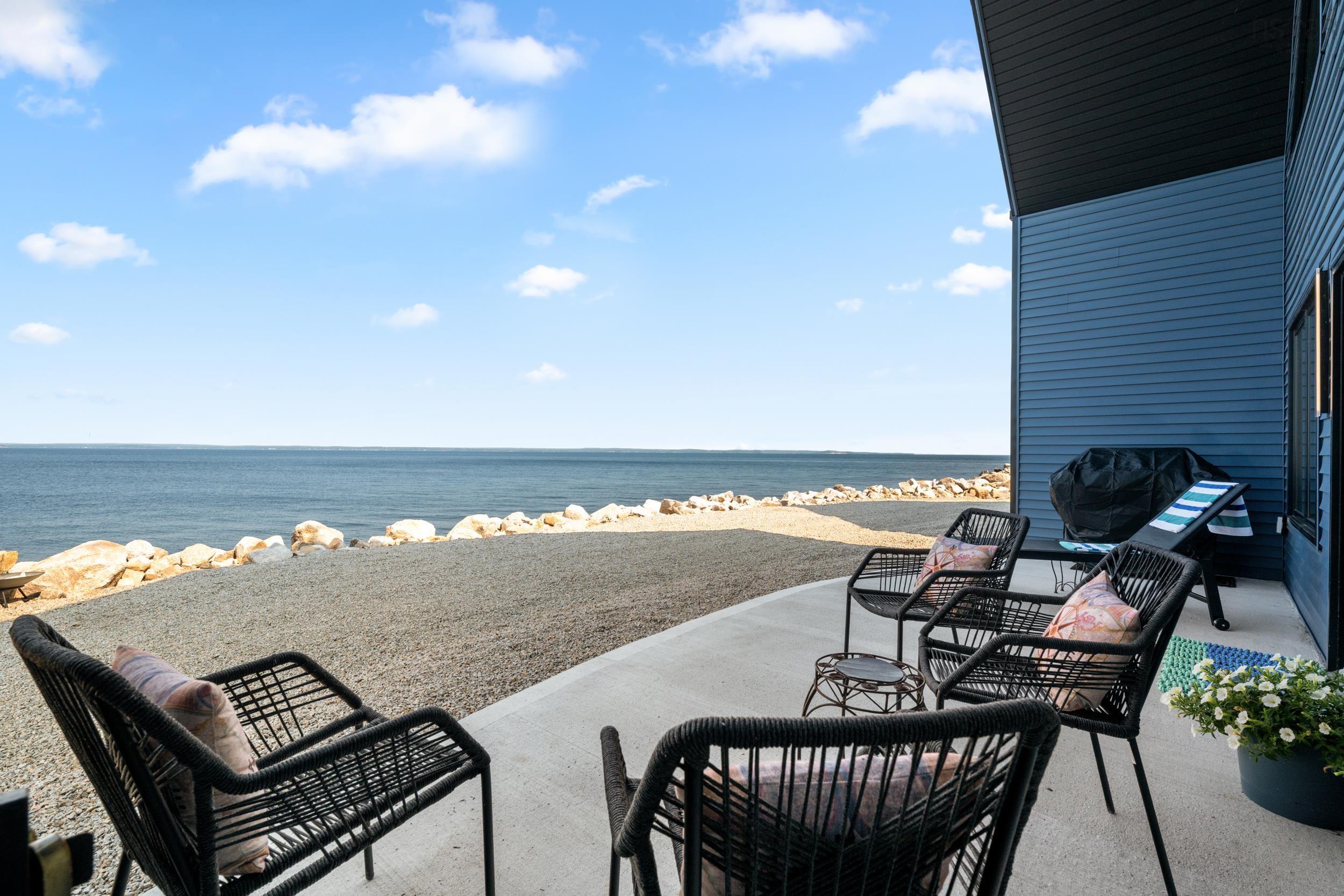 $724,900.00: 14 Compass Cove Court, Fox Point