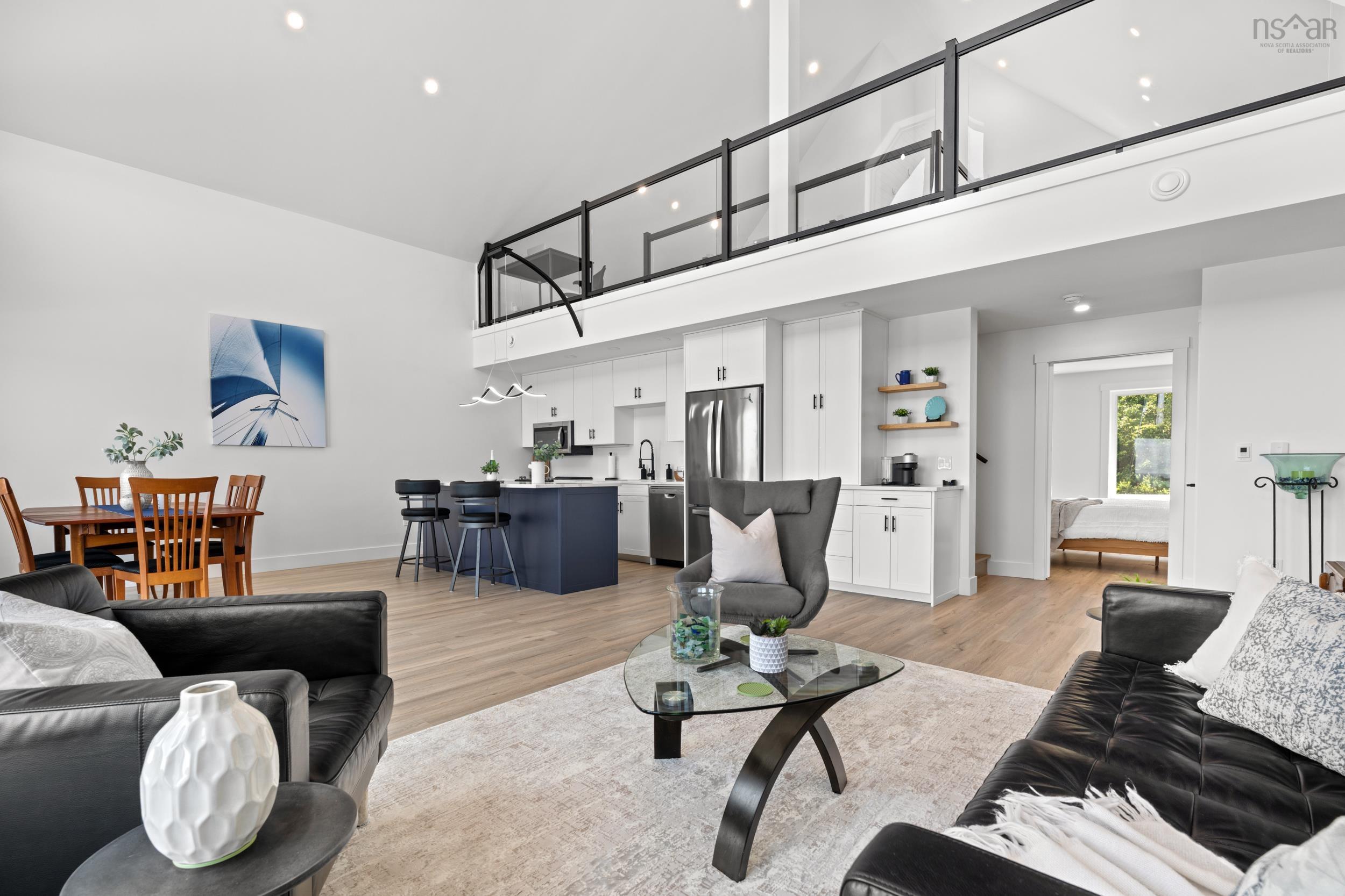 $724,900.00: 14 Compass Cove Court, Fox Point