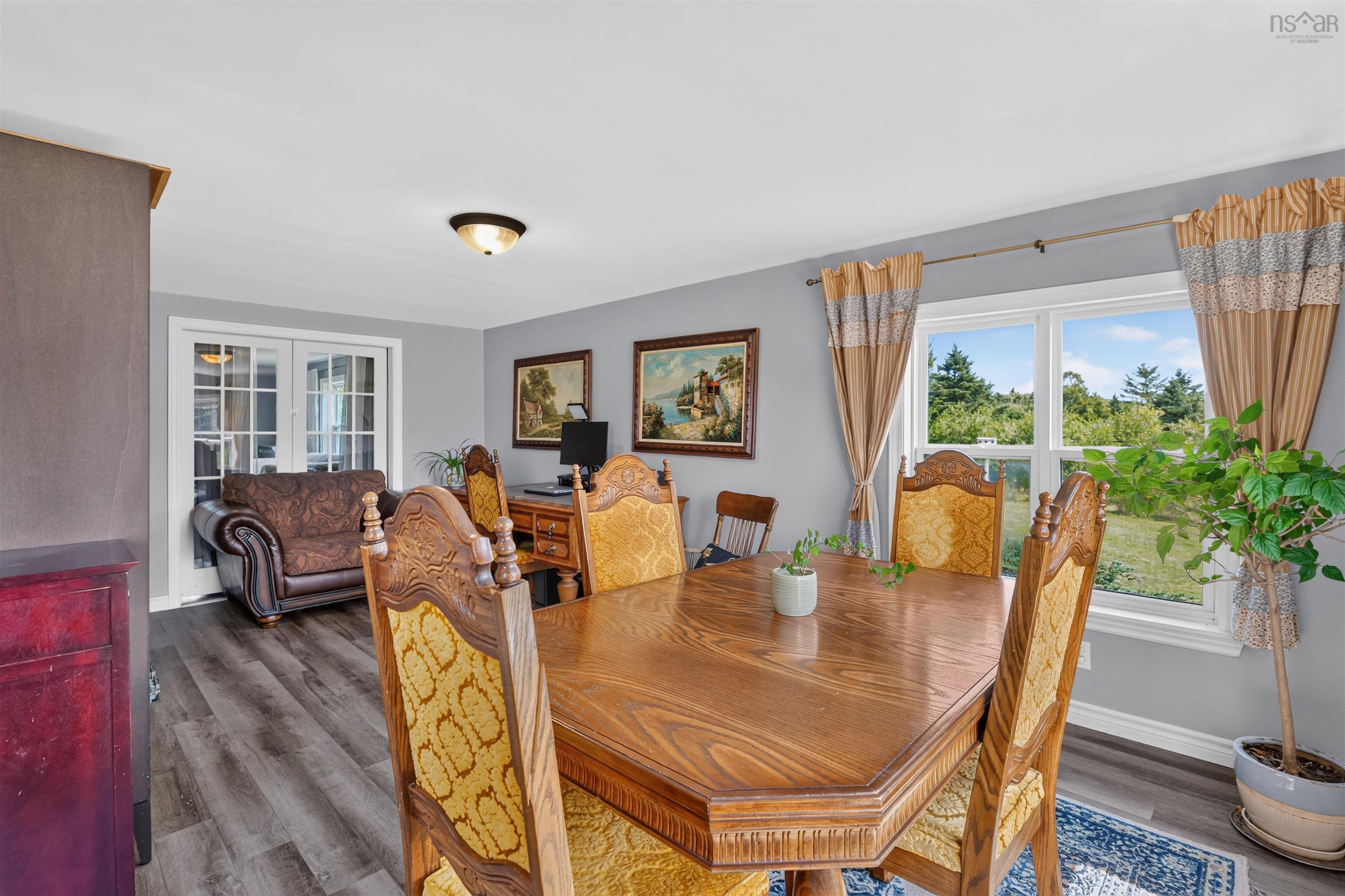 $649,000.00: 3939 Highway 217, East Ferry