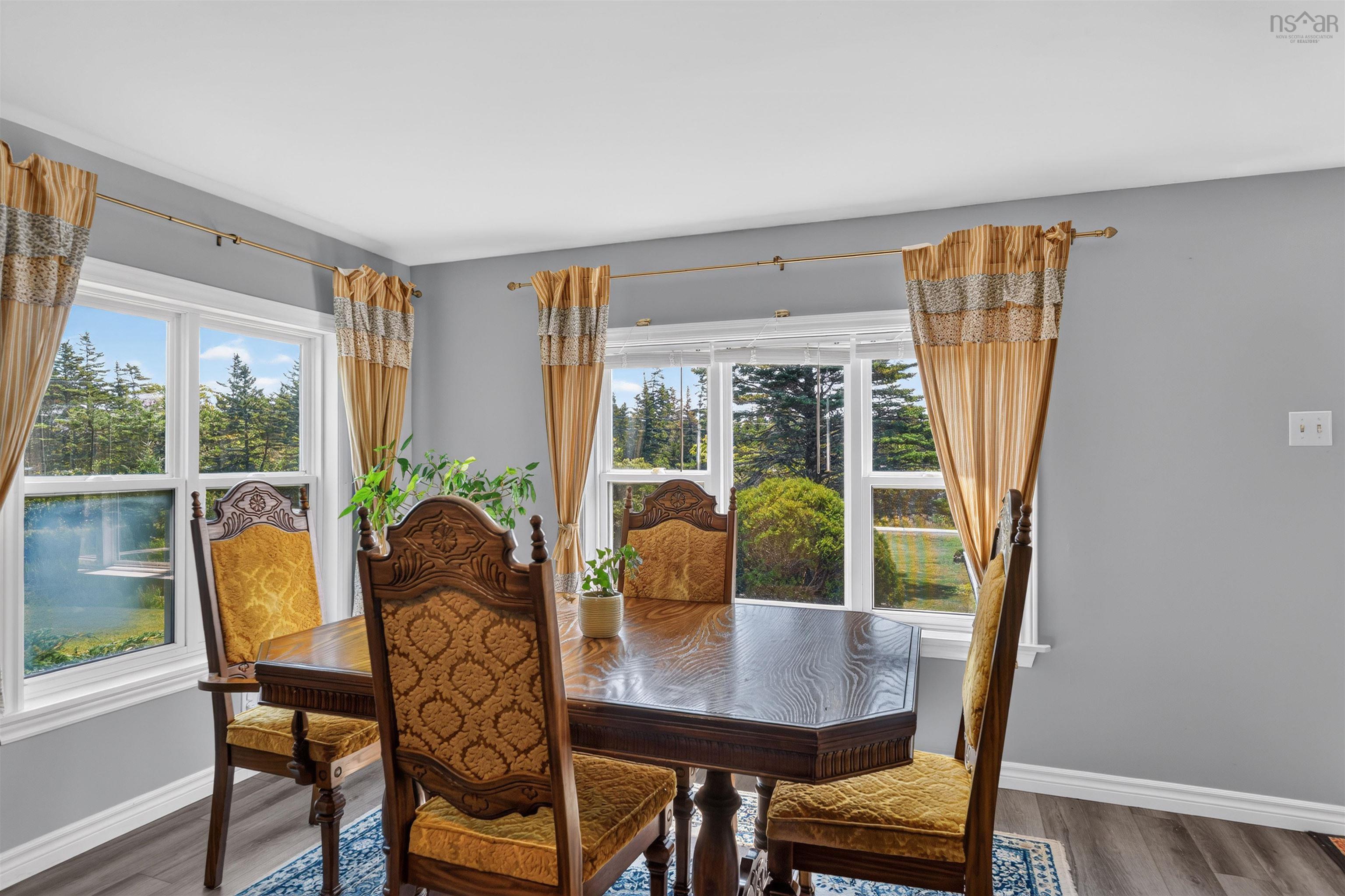 $649,000.00: 3939 Highway 217, East Ferry