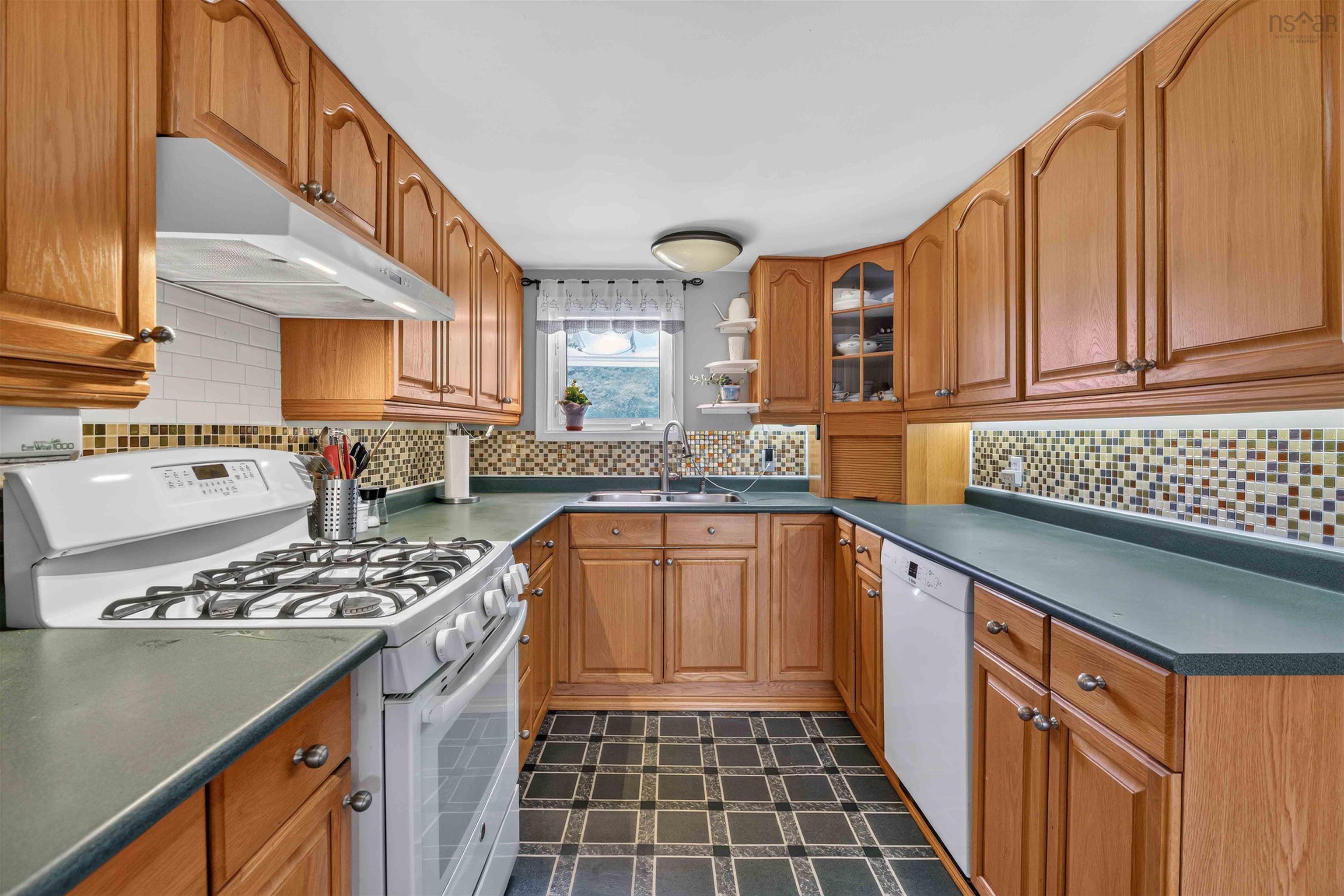 $649,000.00: 3939 Highway 217, East Ferry