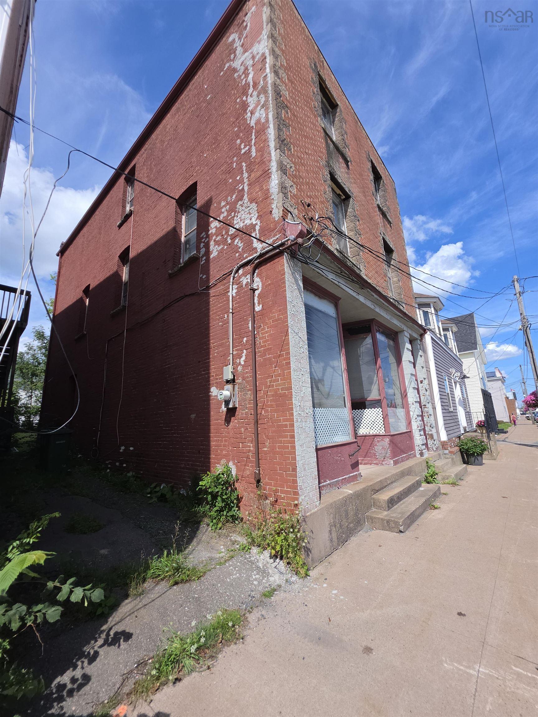 $325,000.00: 284 Foord Street, Stellarton