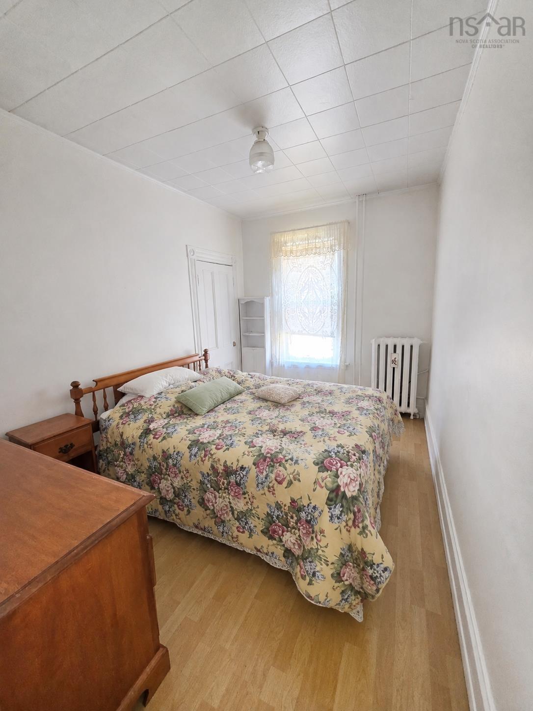 $325,000.00: 284 Foord Street, Stellarton