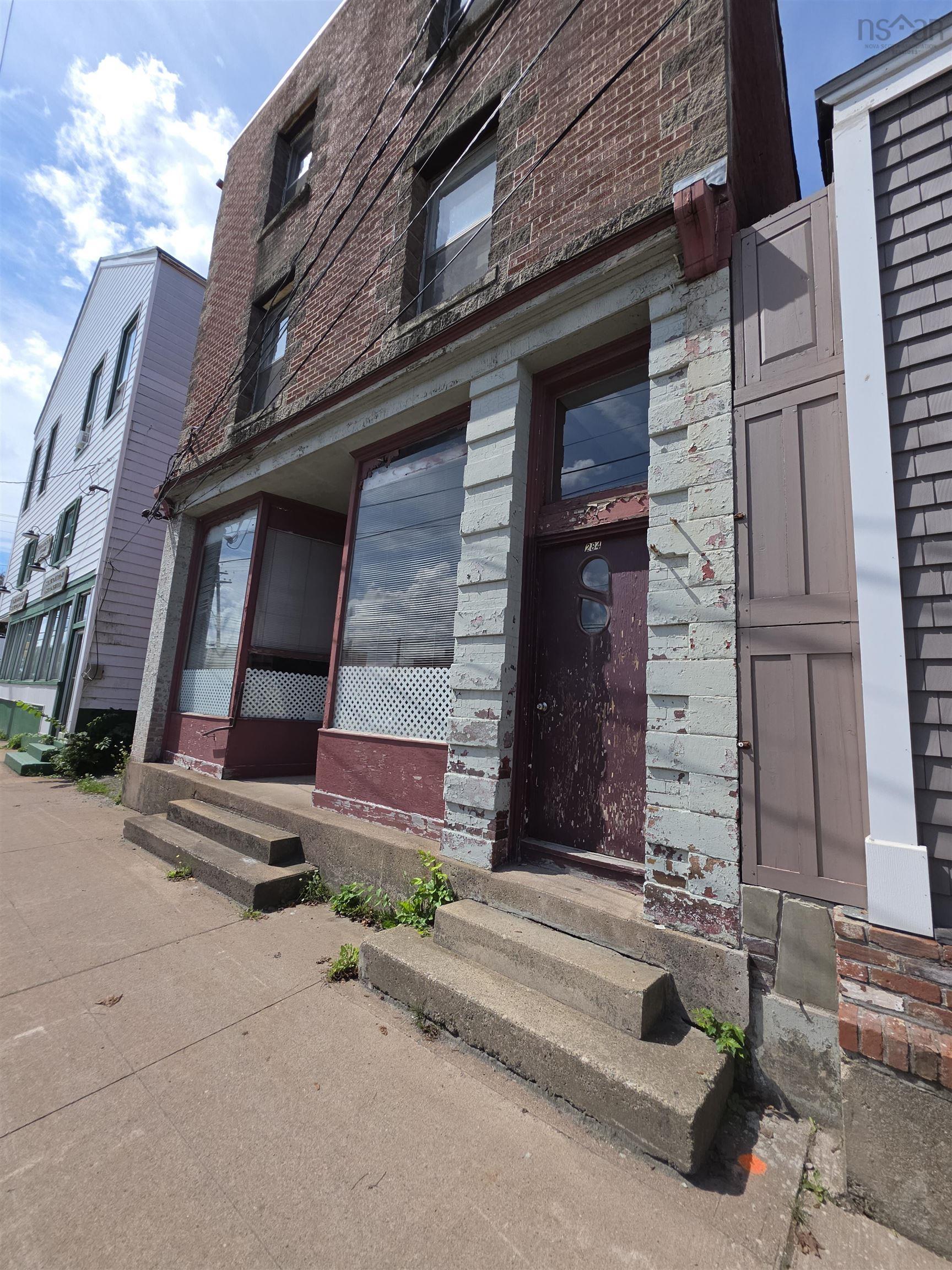 $325,000.00: 284 Foord Street, Stellarton