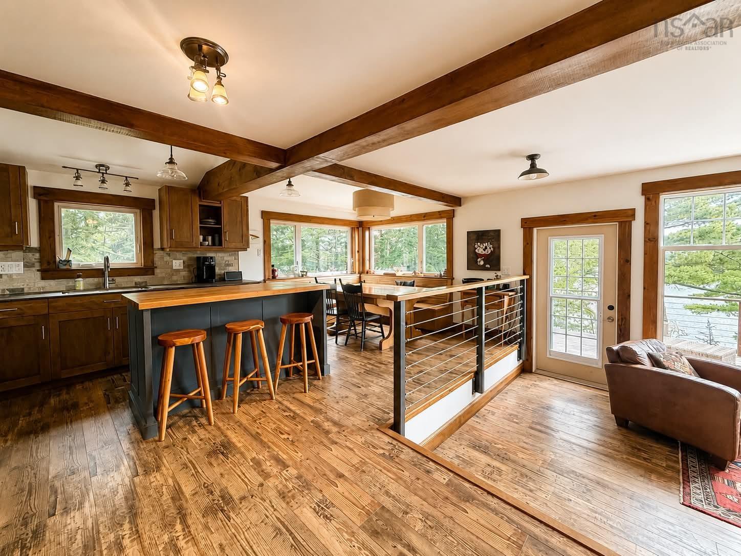 $599,900.00: 132 Boyce Road, Mattatall Lake