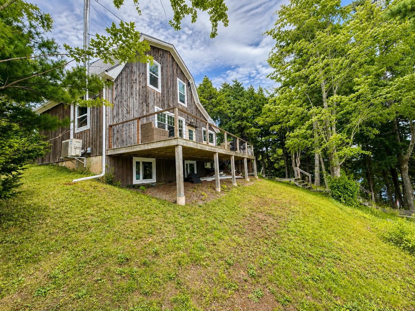 $599,900.00: 132 Boyce Road, Mattatall Lake