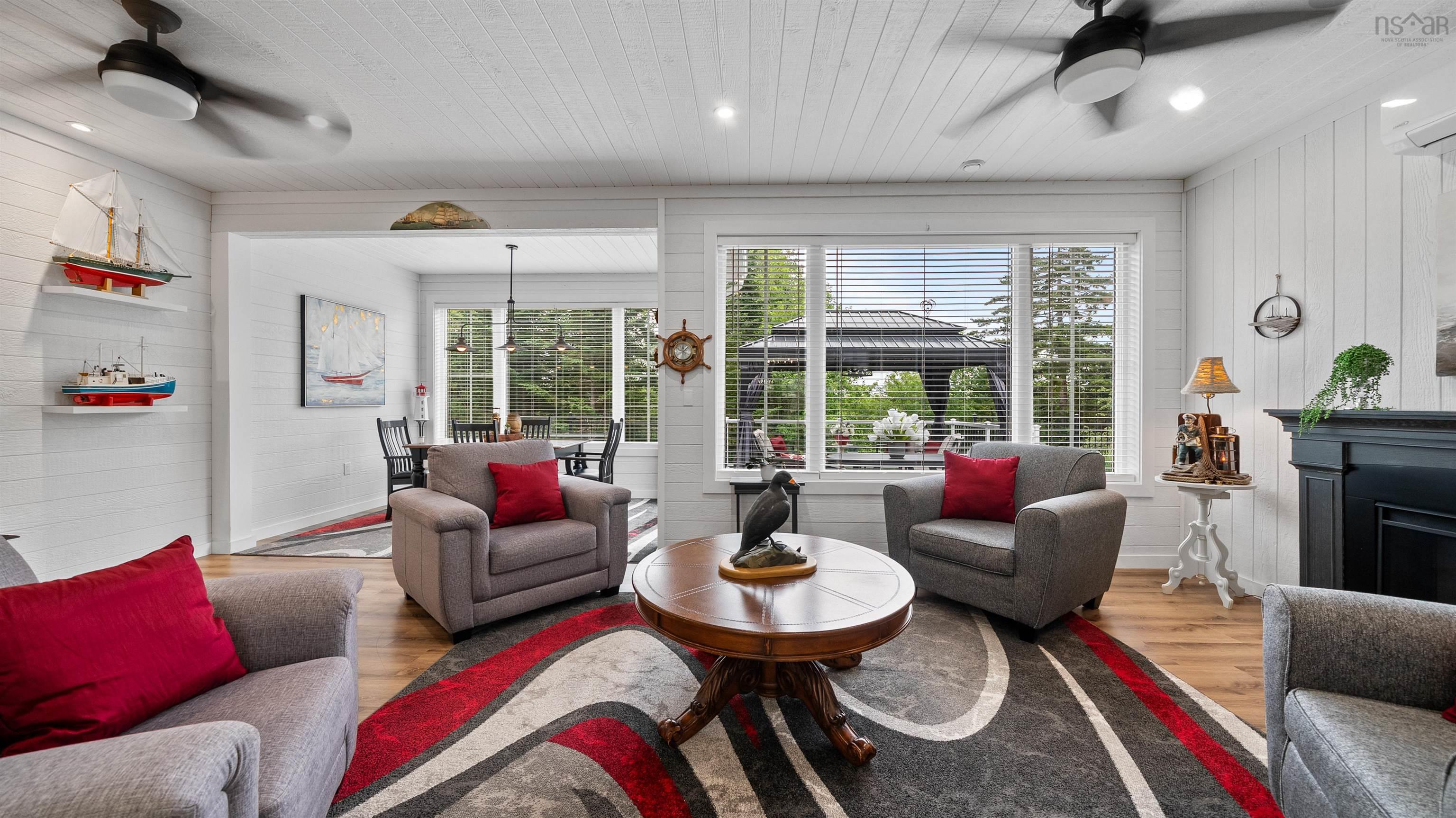 $1,695,000.00: 389 Myra Road, Porters Lake