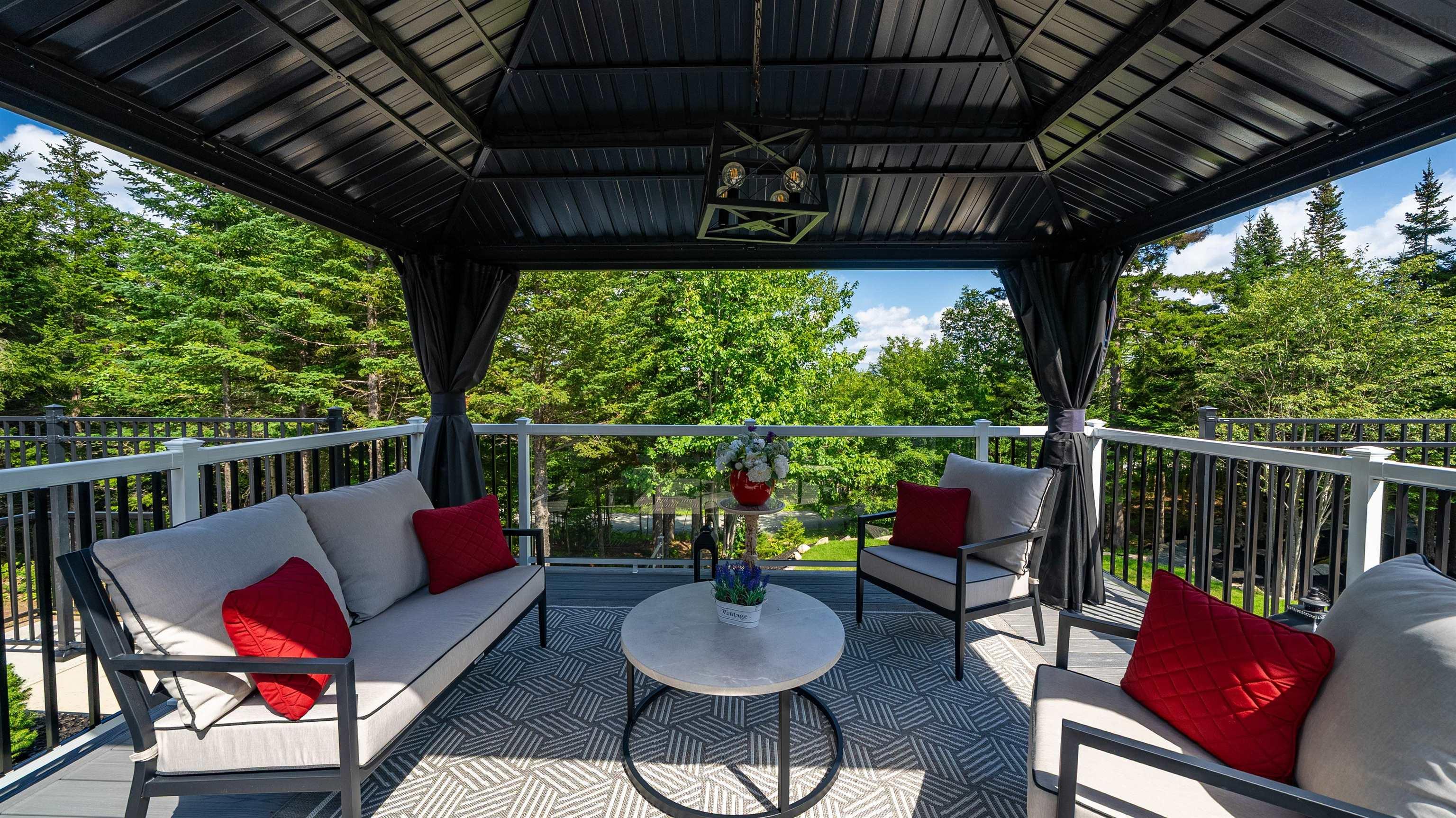 $1,695,000.00: 389 Myra Road, Porters Lake