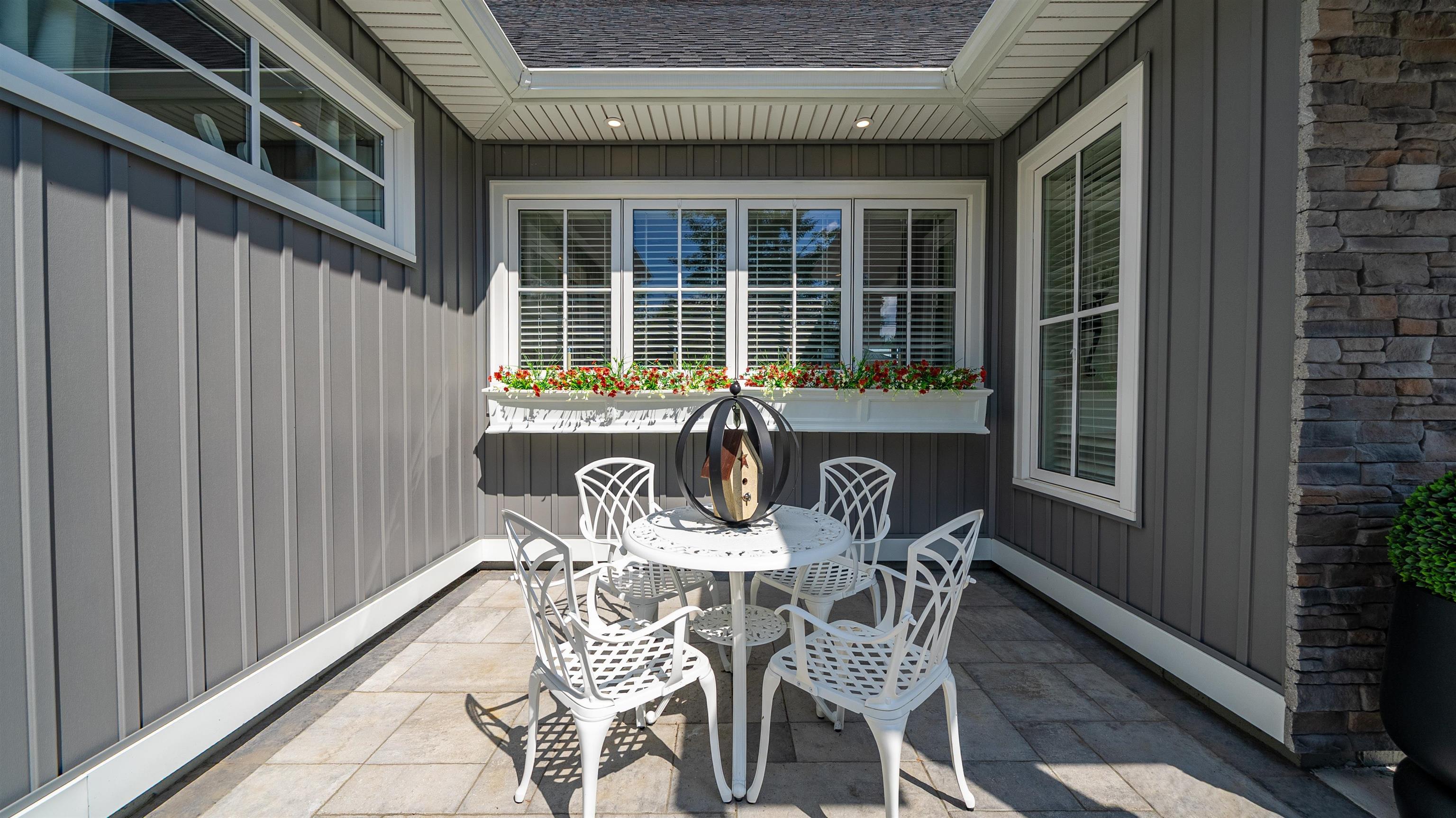 $1,695,000.00: 389 Myra Road, Porters Lake